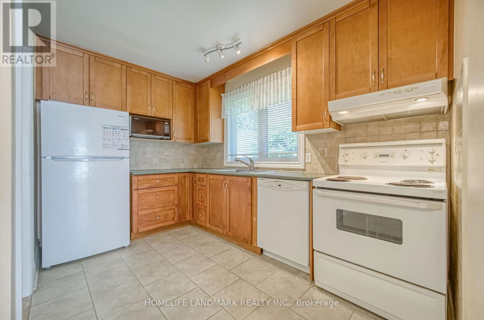 425 MAPLE GROVE DRIVE Image 12