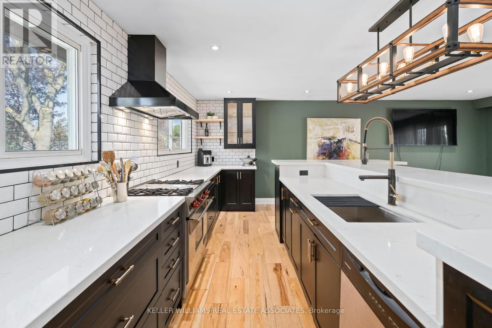 102 MOORE PARK CRESCENT Image 10