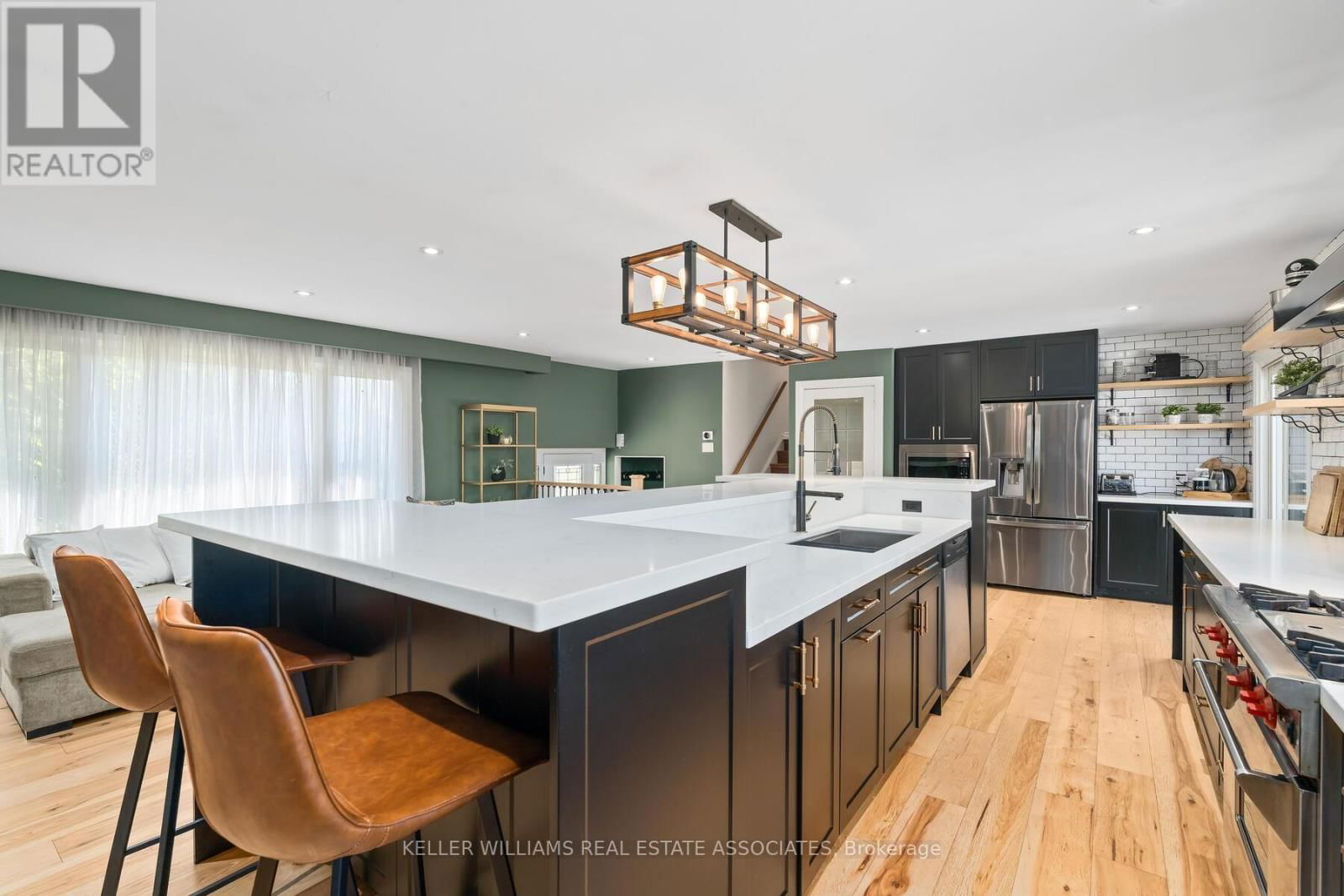 102 MOORE PARK CRESCENT Image 12