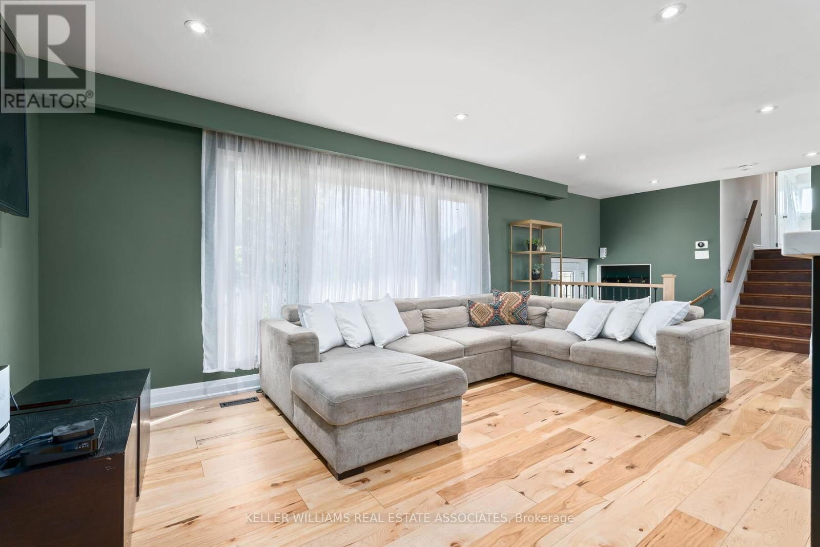 102 MOORE PARK CRESCENT Image 15