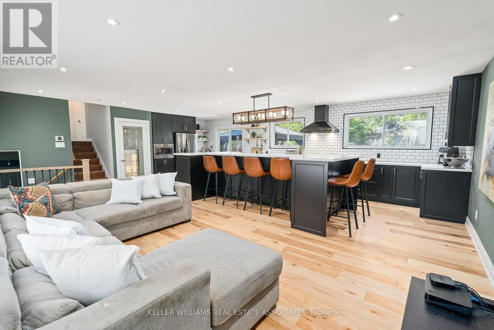 102 MOORE PARK CRESCENT Image 16