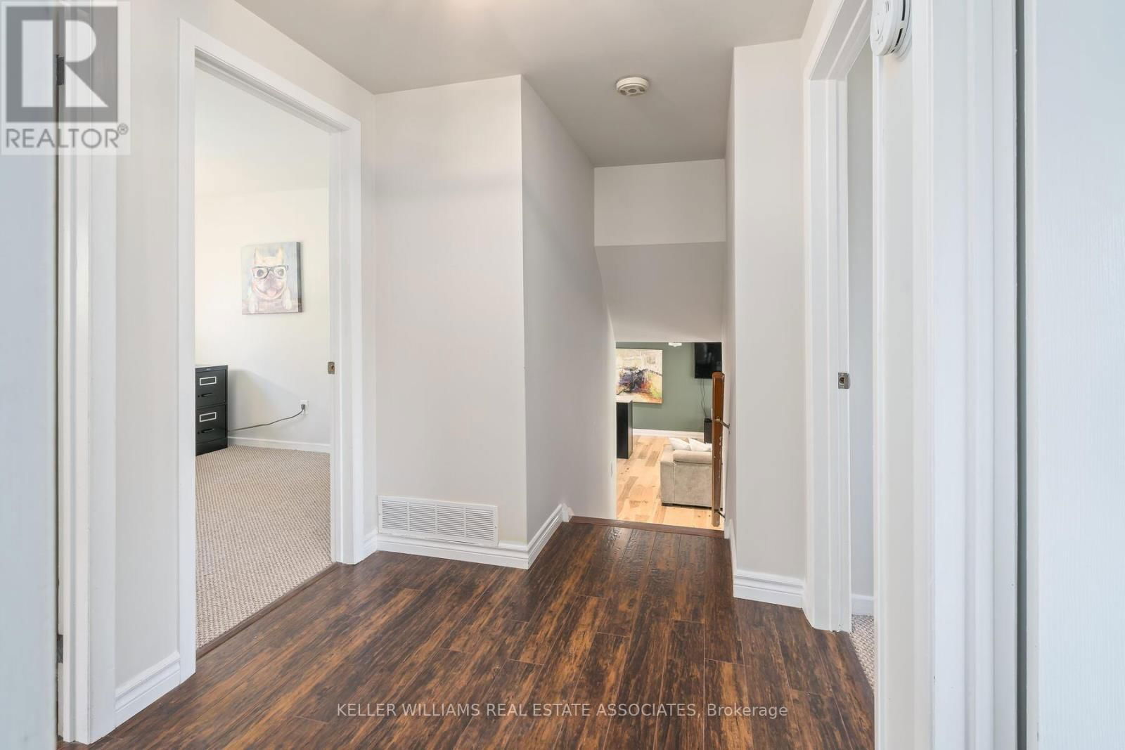 102 MOORE PARK CRESCENT Image 18
