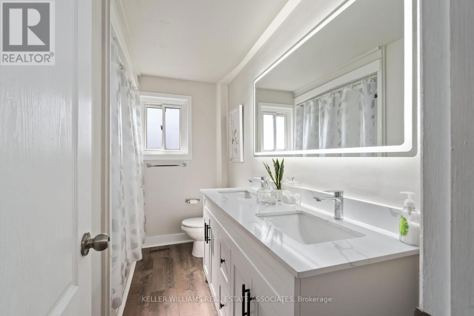 102 MOORE PARK CRESCENT Image 23