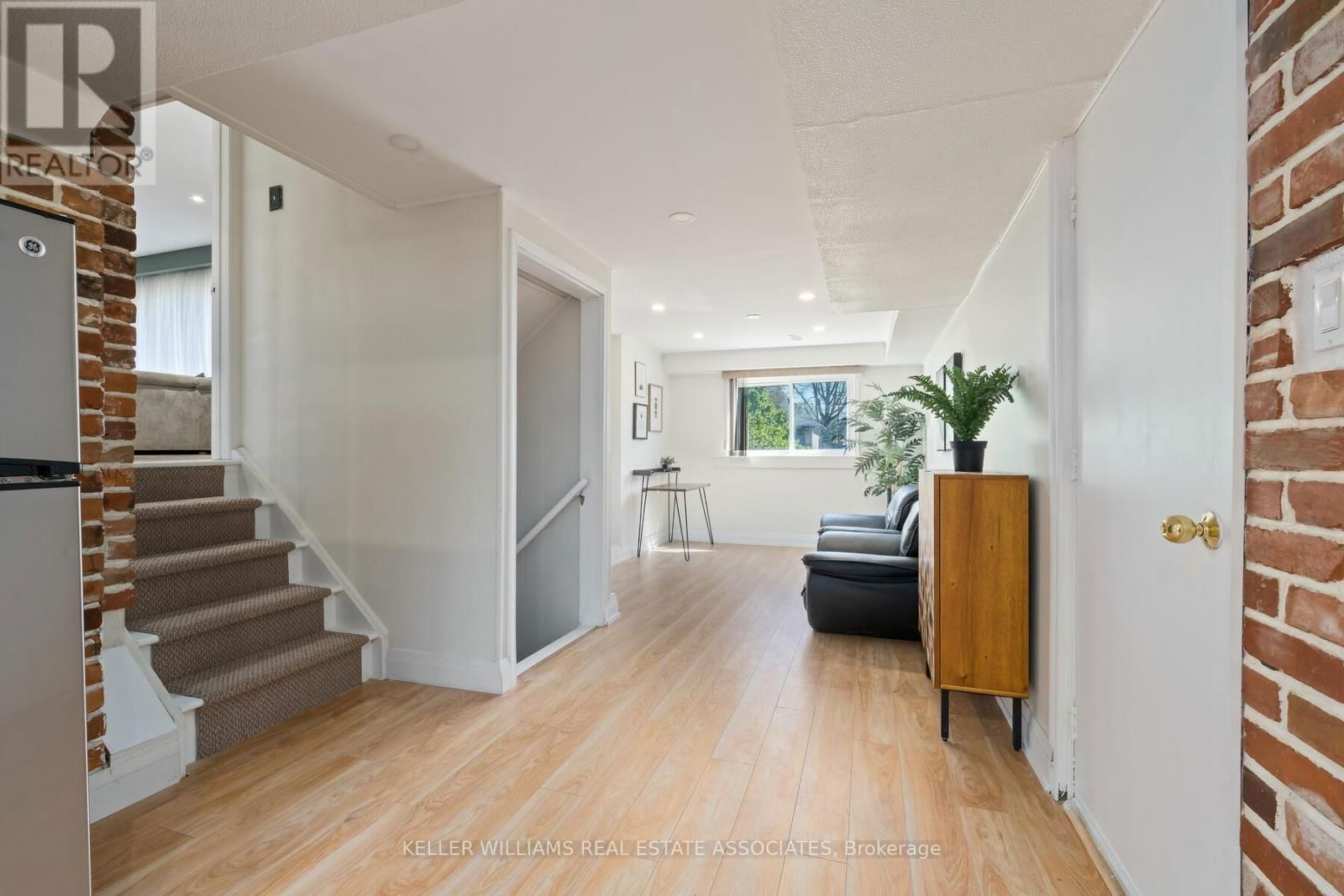 102 MOORE PARK CRESCENT Image 24