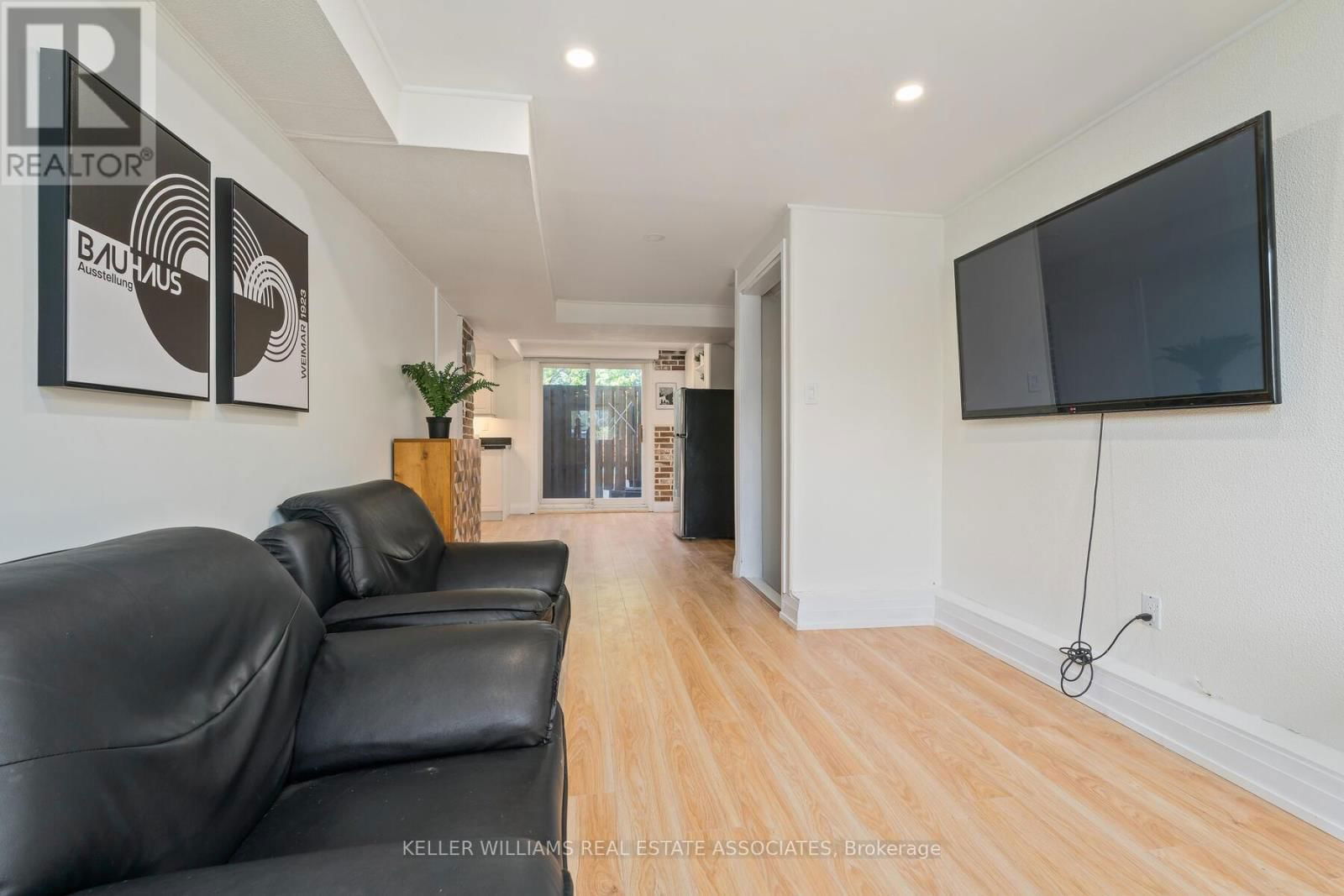 102 MOORE PARK CRESCENT Image 26