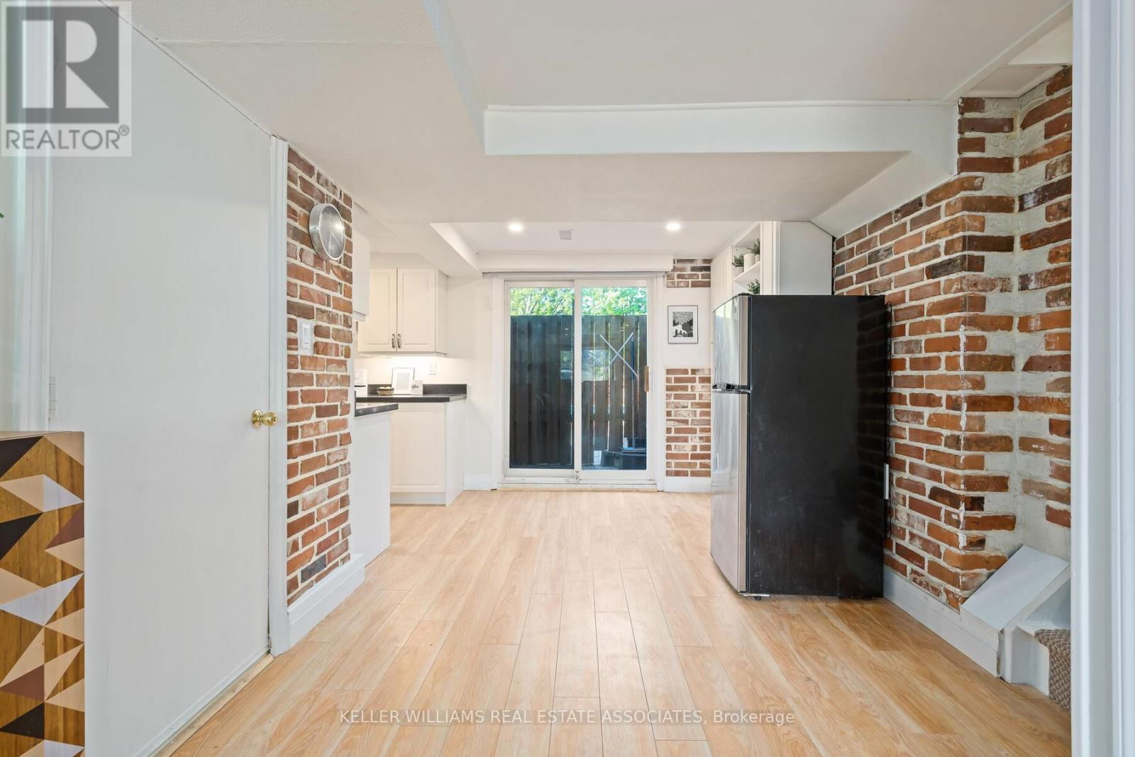 102 MOORE PARK CRESCENT Image 27