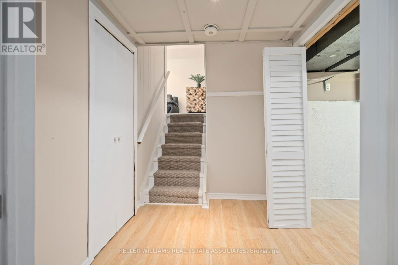 102 MOORE PARK CRESCENT Image 31