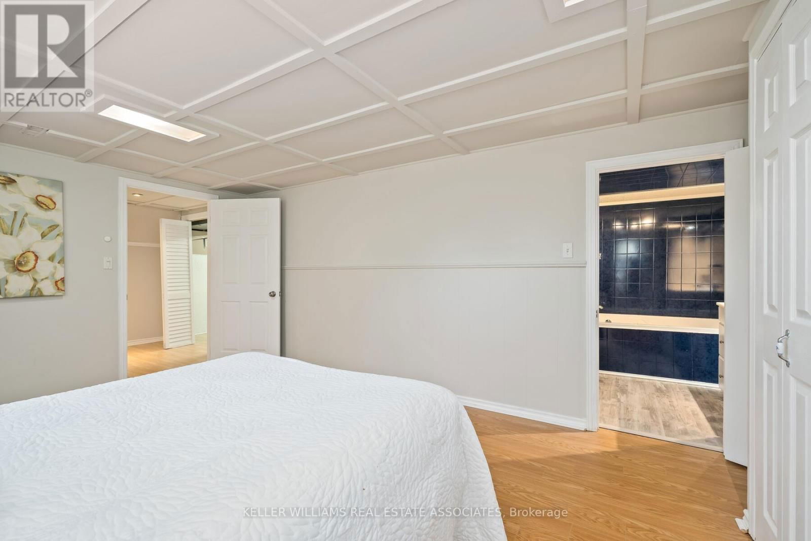 102 MOORE PARK CRESCENT Image 33