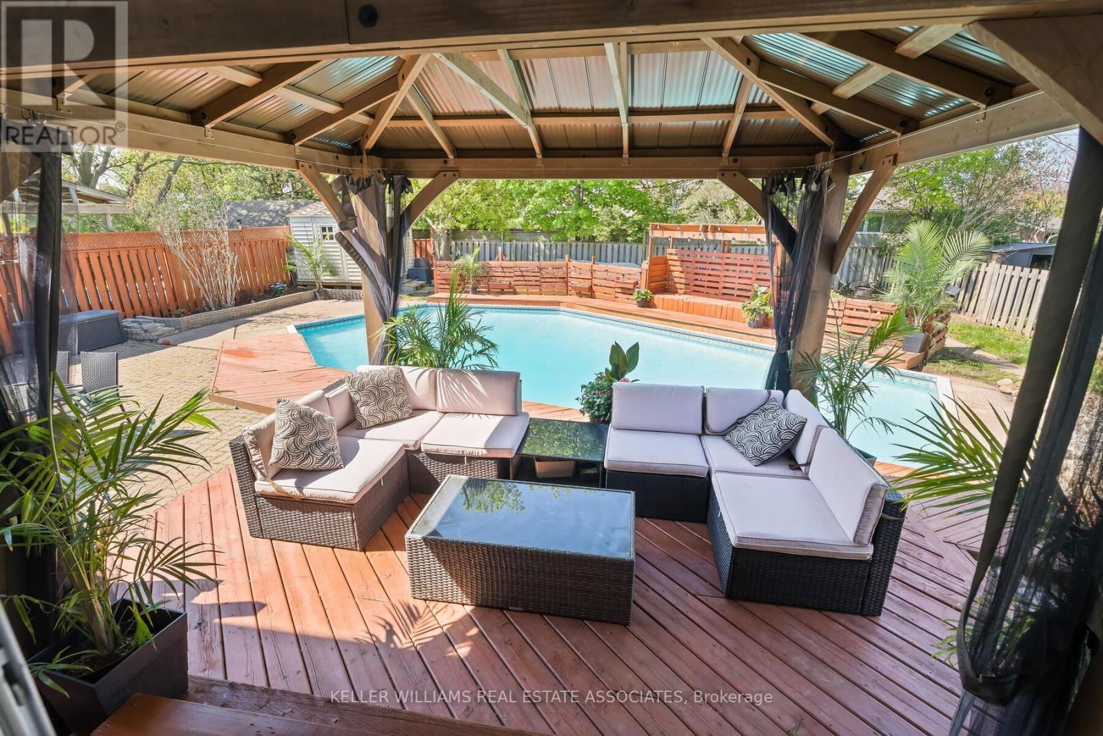 102 MOORE PARK CRESCENT Image 35