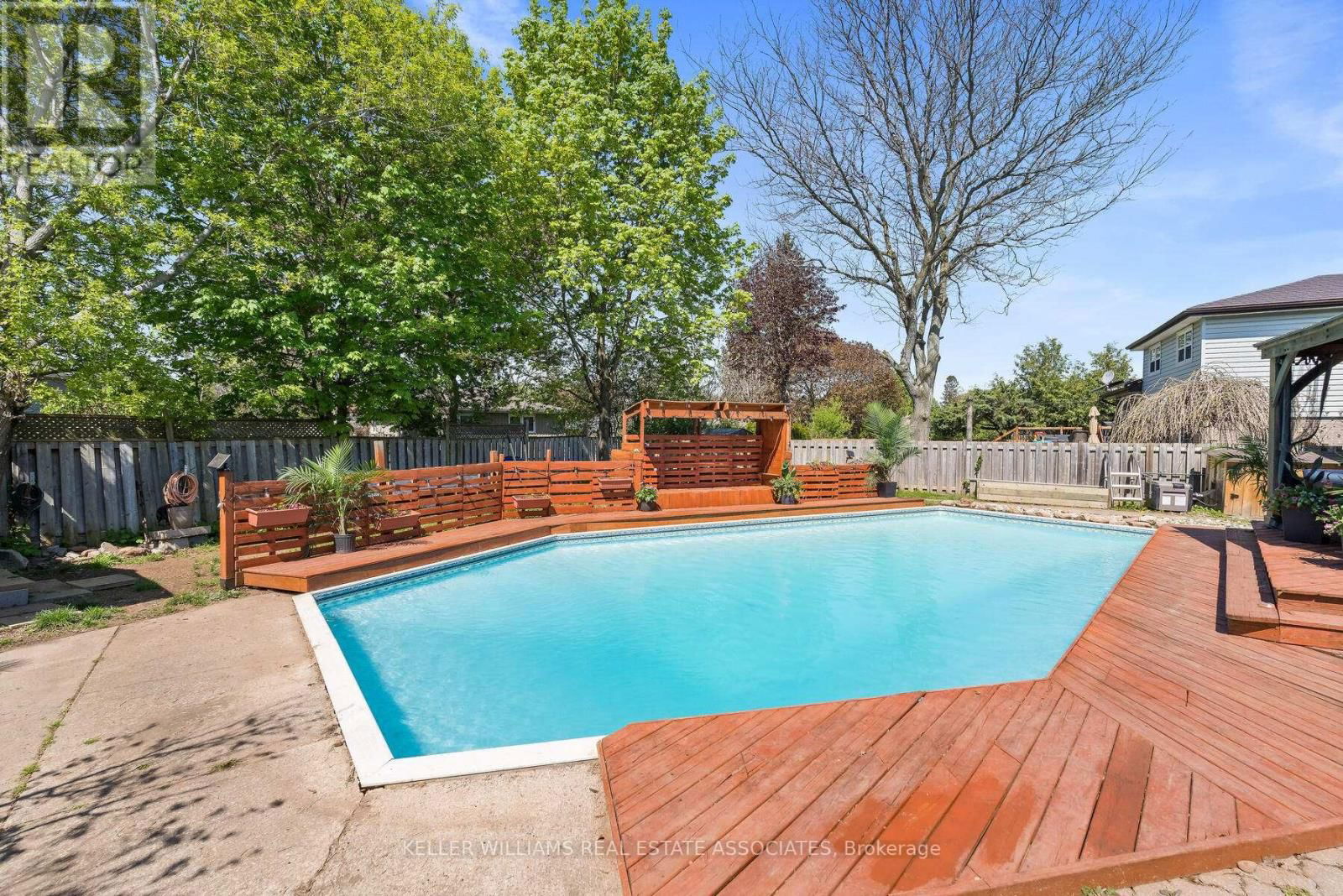 102 MOORE PARK CRESCENT Image 38