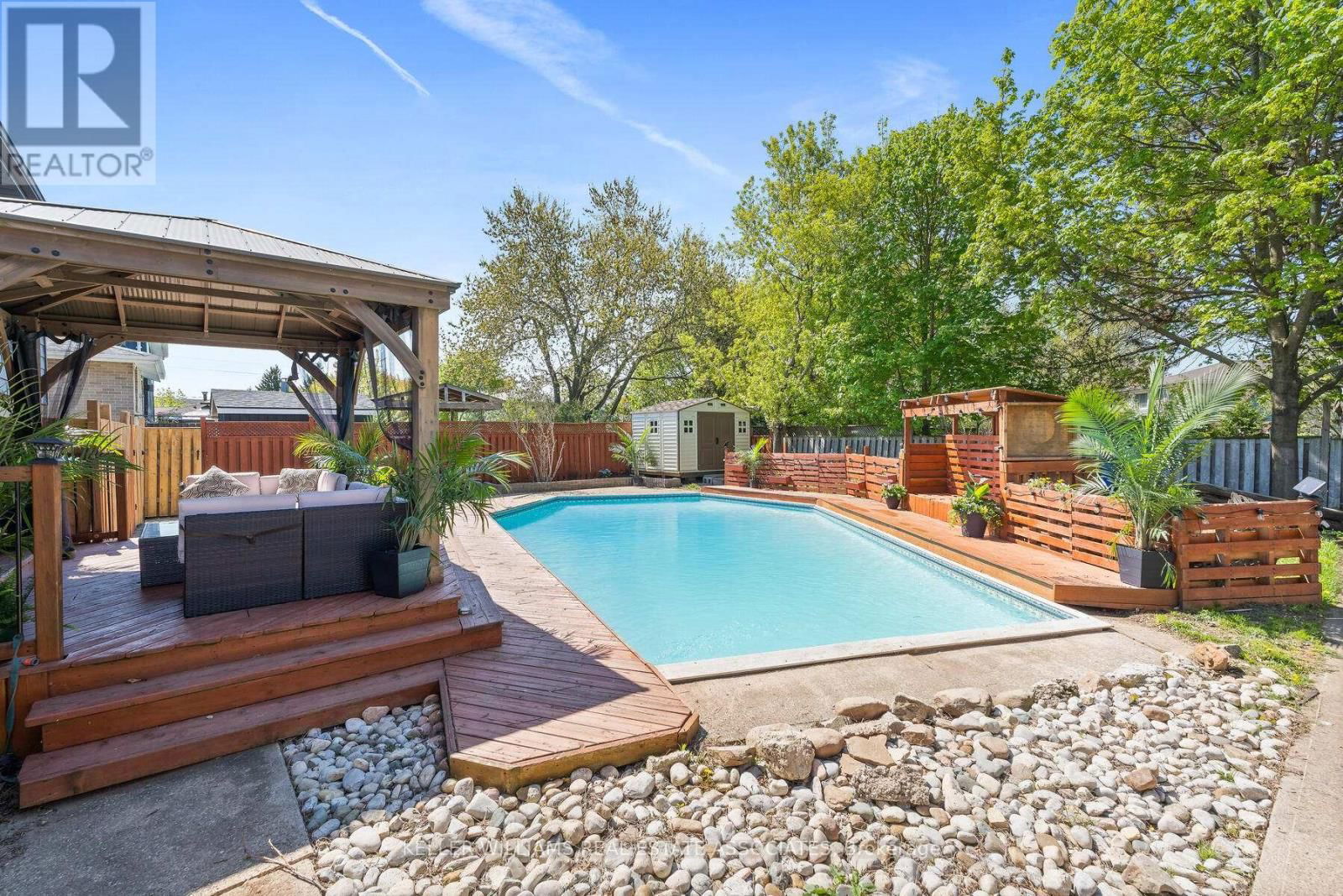 102 MOORE PARK CRESCENT Image 39