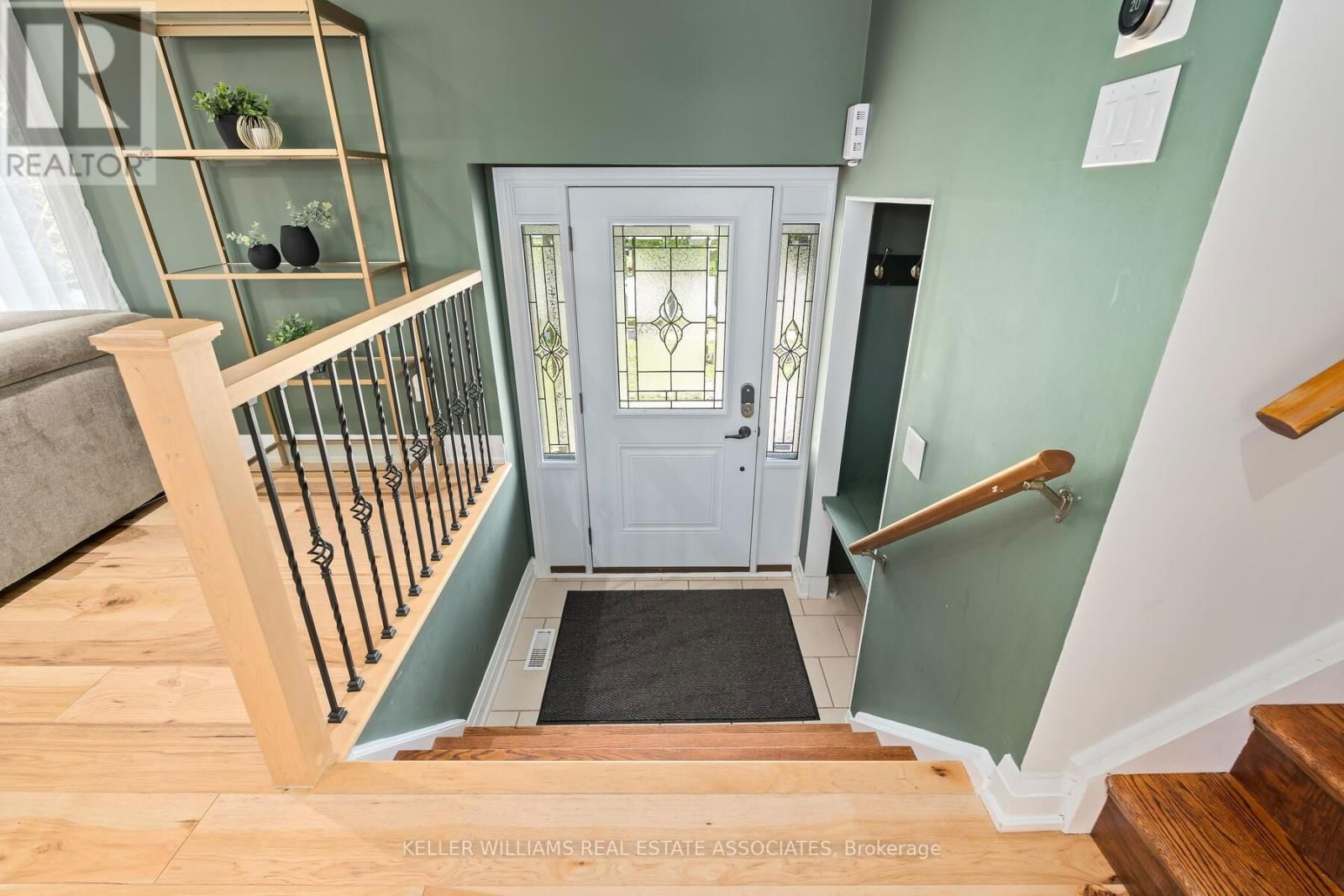 102 MOORE PARK CRESCENT Image 4