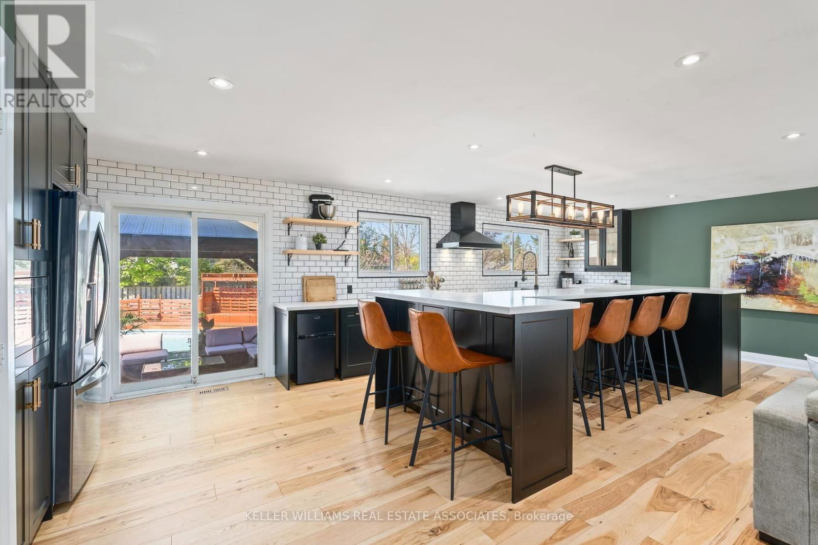 102 MOORE PARK CRESCENT Image 7