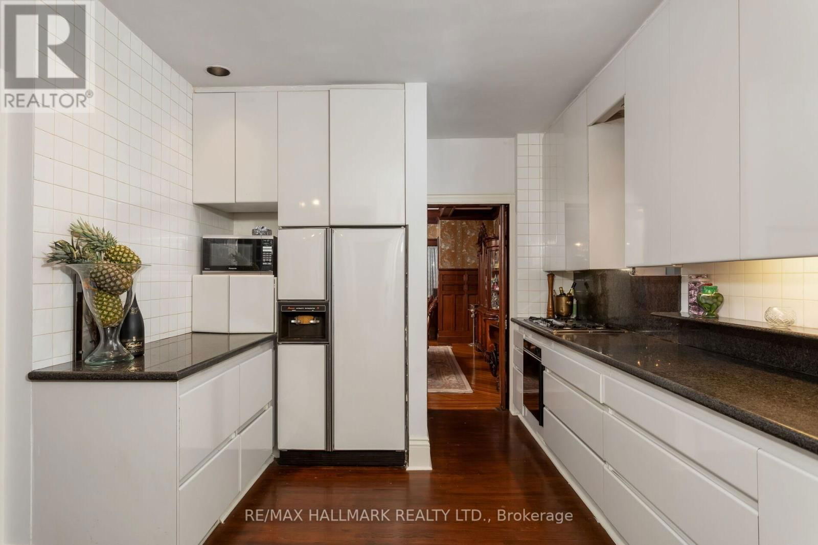 60 INDIAN GROVE Image 11