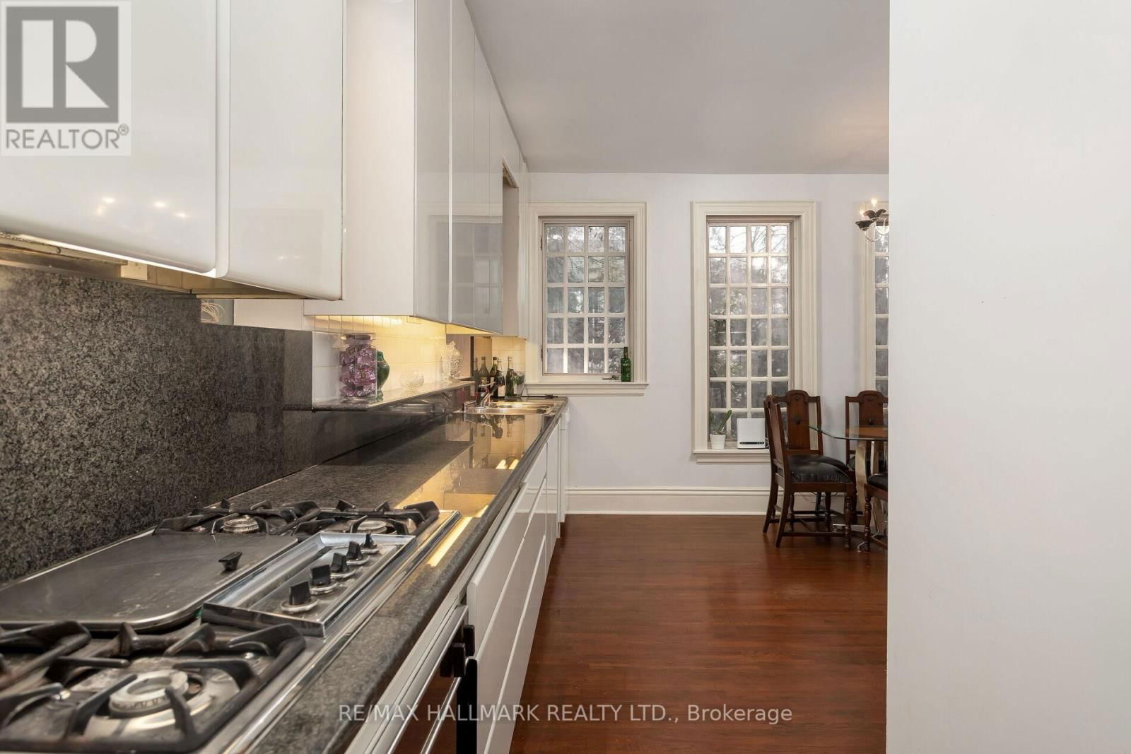 60 INDIAN GROVE Image 22