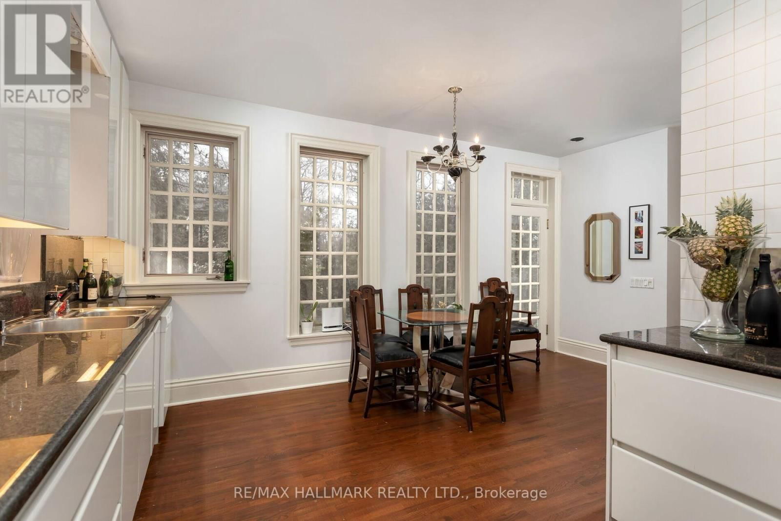 60 INDIAN GROVE Image 23