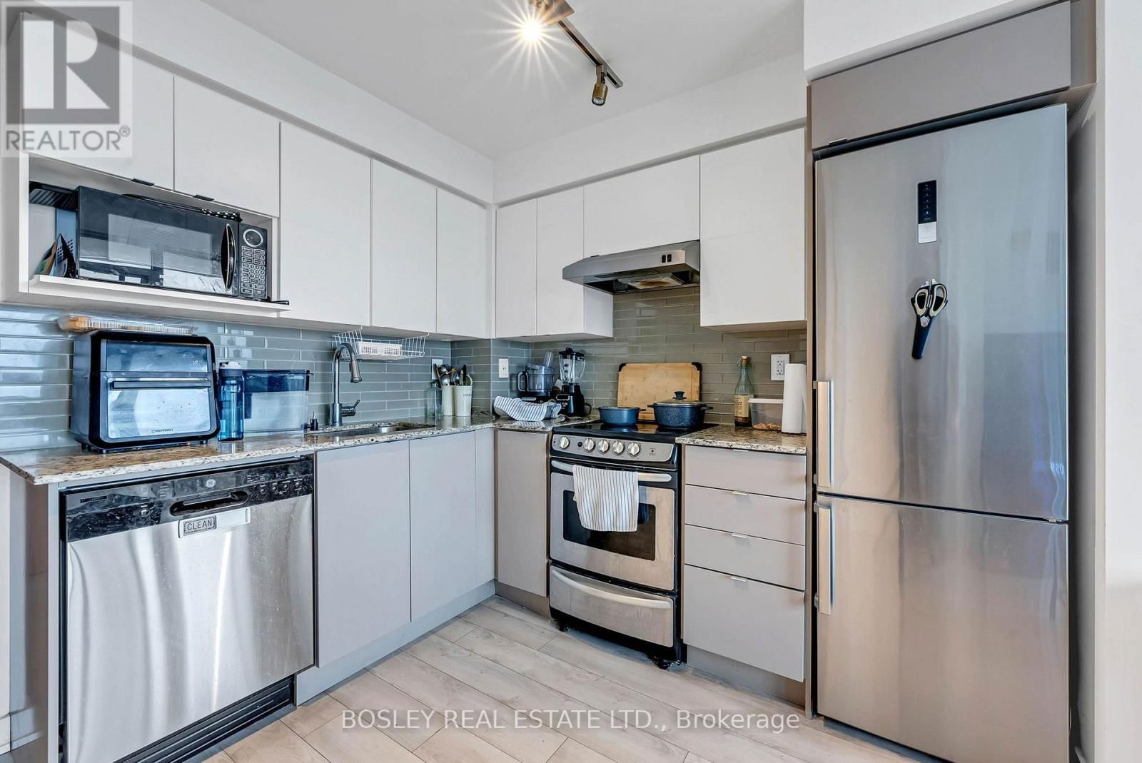 1409 - 160 FLEMINGTON ROAD Image 11