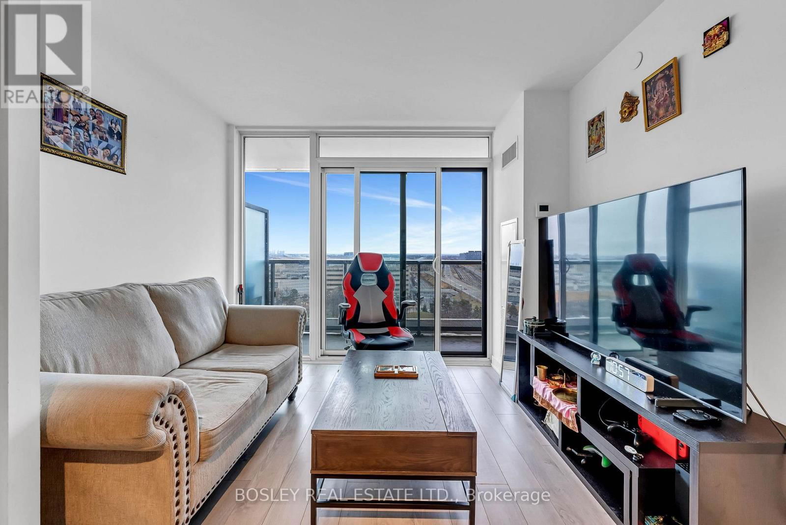 1409 - 160 FLEMINGTON ROAD Image 8