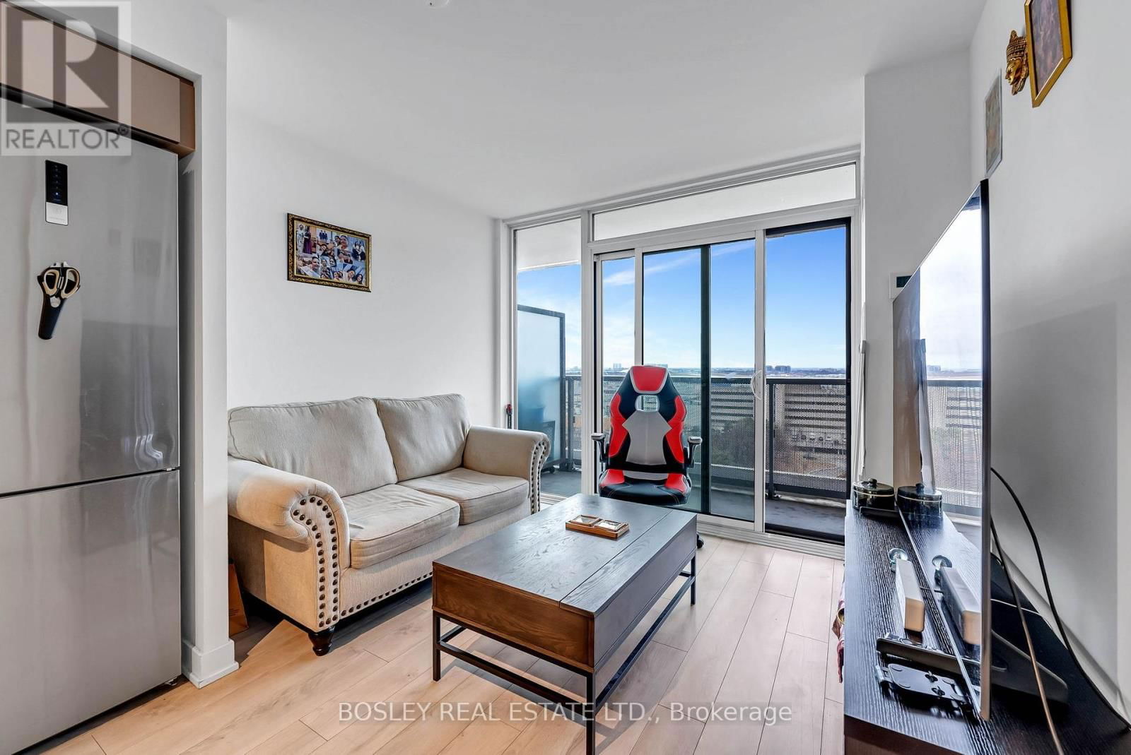 1409 - 160 FLEMINGTON ROAD Image 9