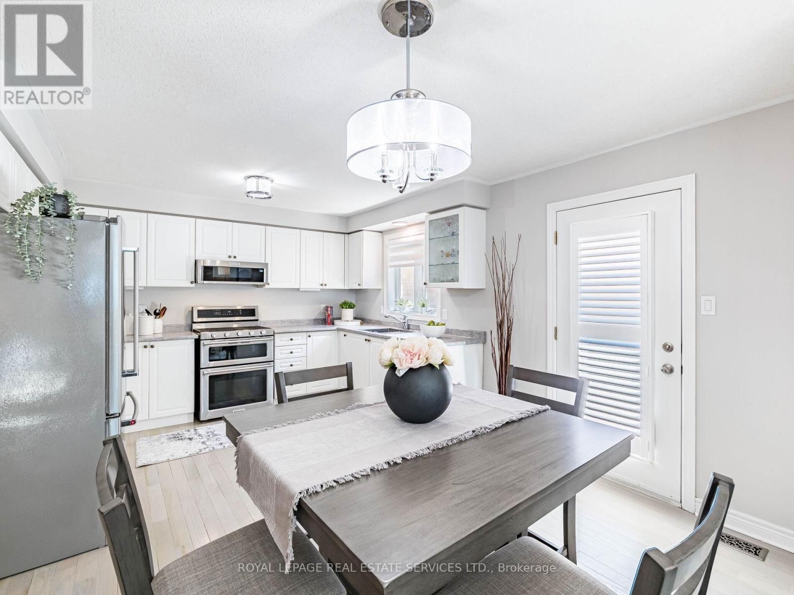 18 NAILSWORTH CRESCENT Image 10