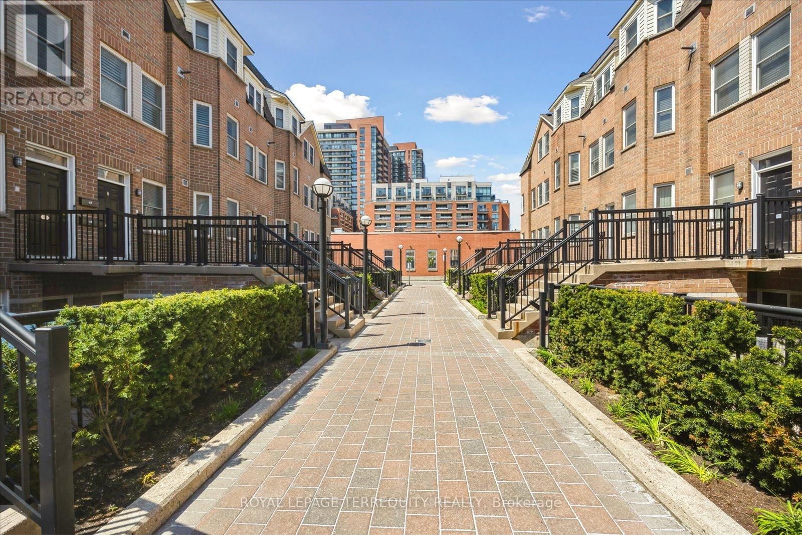 61 - 760 LAWRENCE AVENUE WEST Image 3