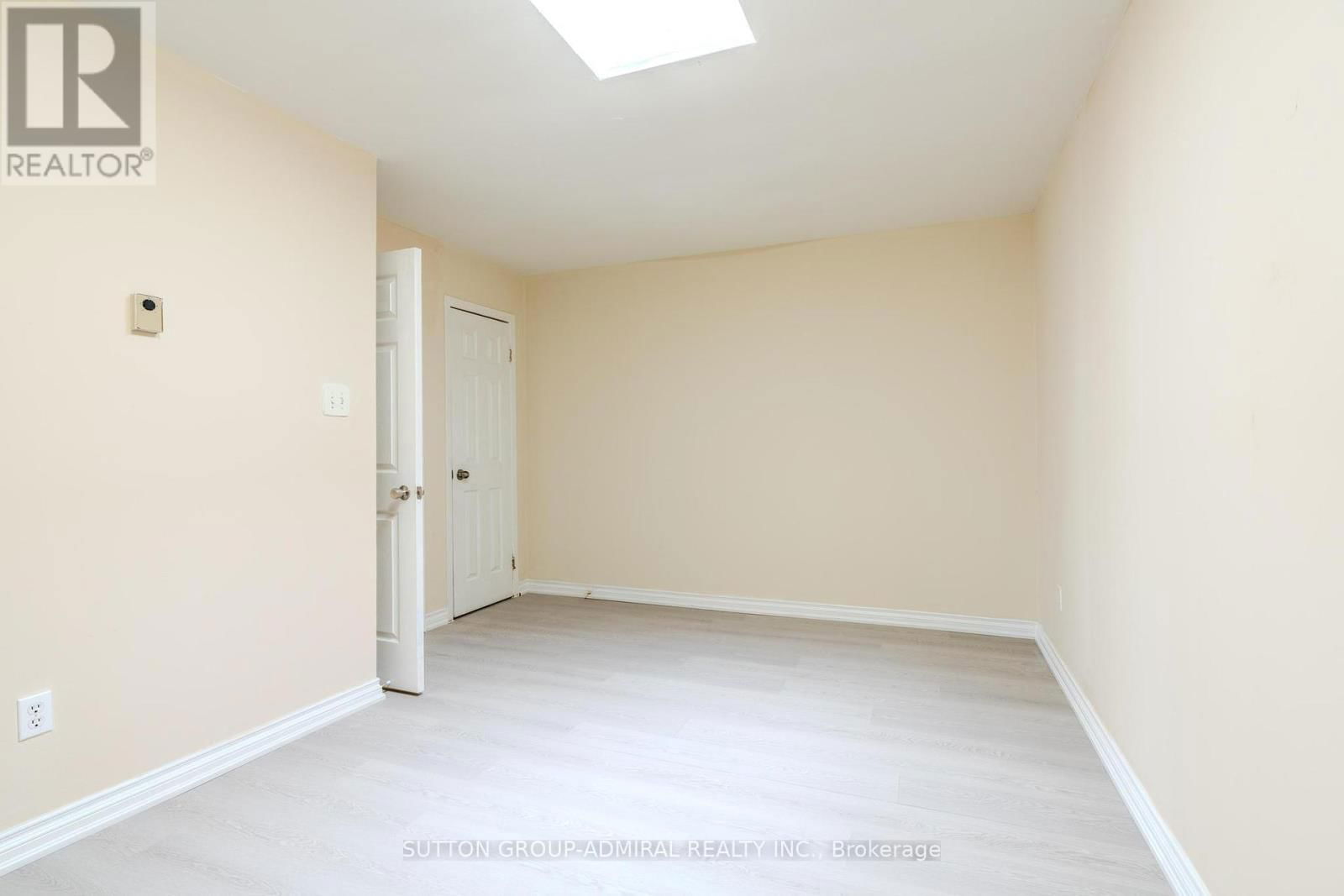 Unit B - 272 JANE STREET Image 12