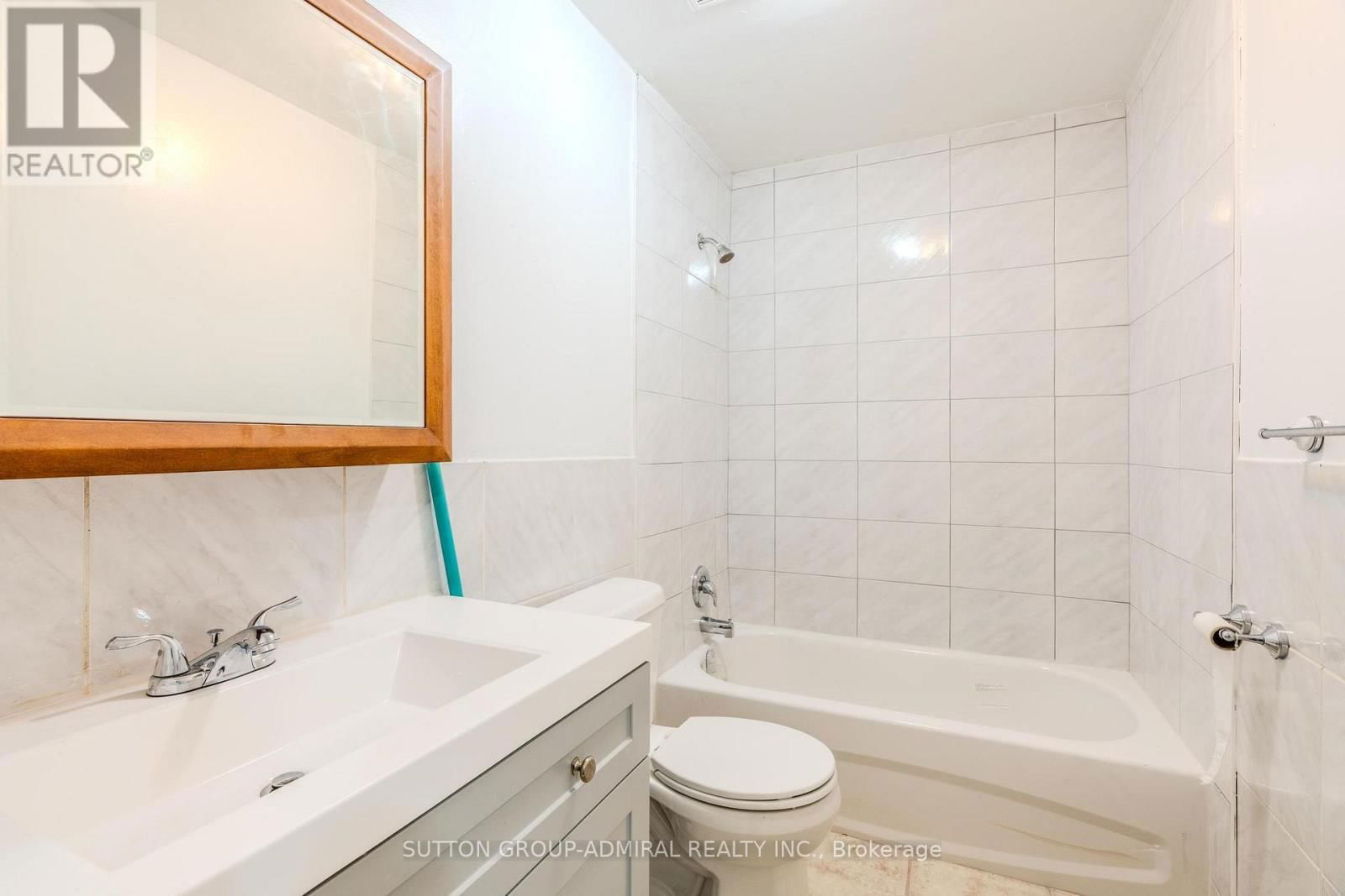 Unit B - 272 JANE STREET Image 13