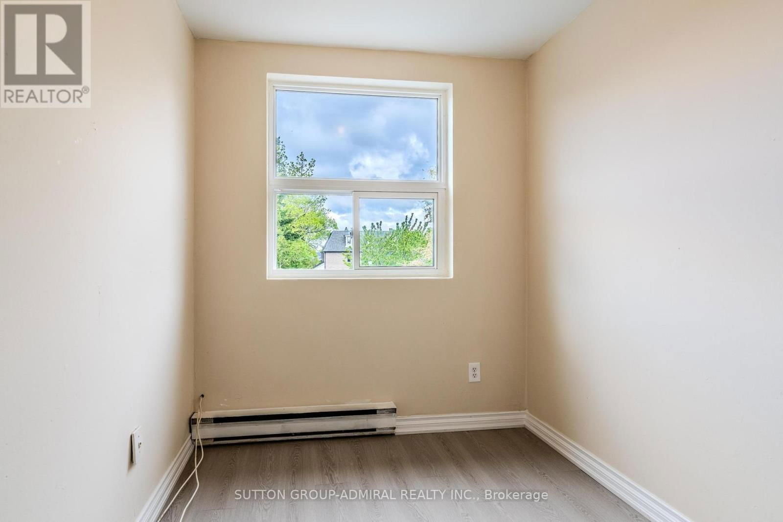 Unit B - 272 JANE STREET Image 16