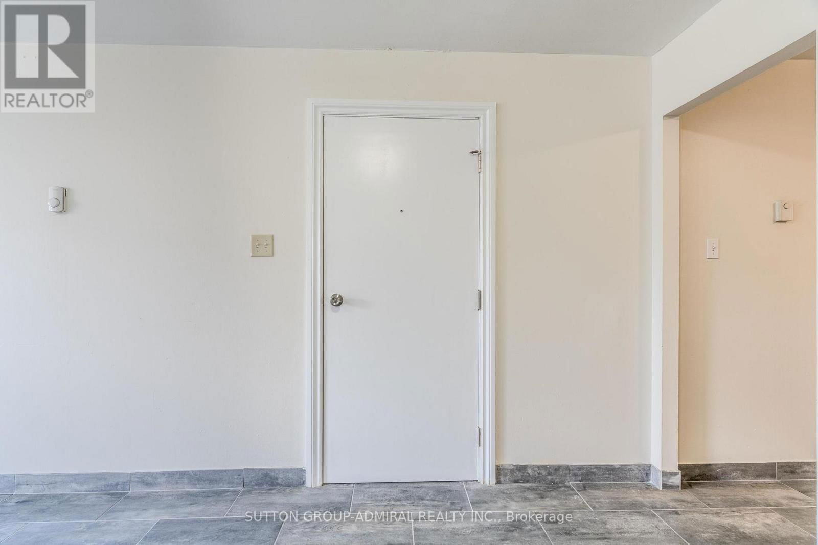 Unit B - 272 JANE STREET Image 2