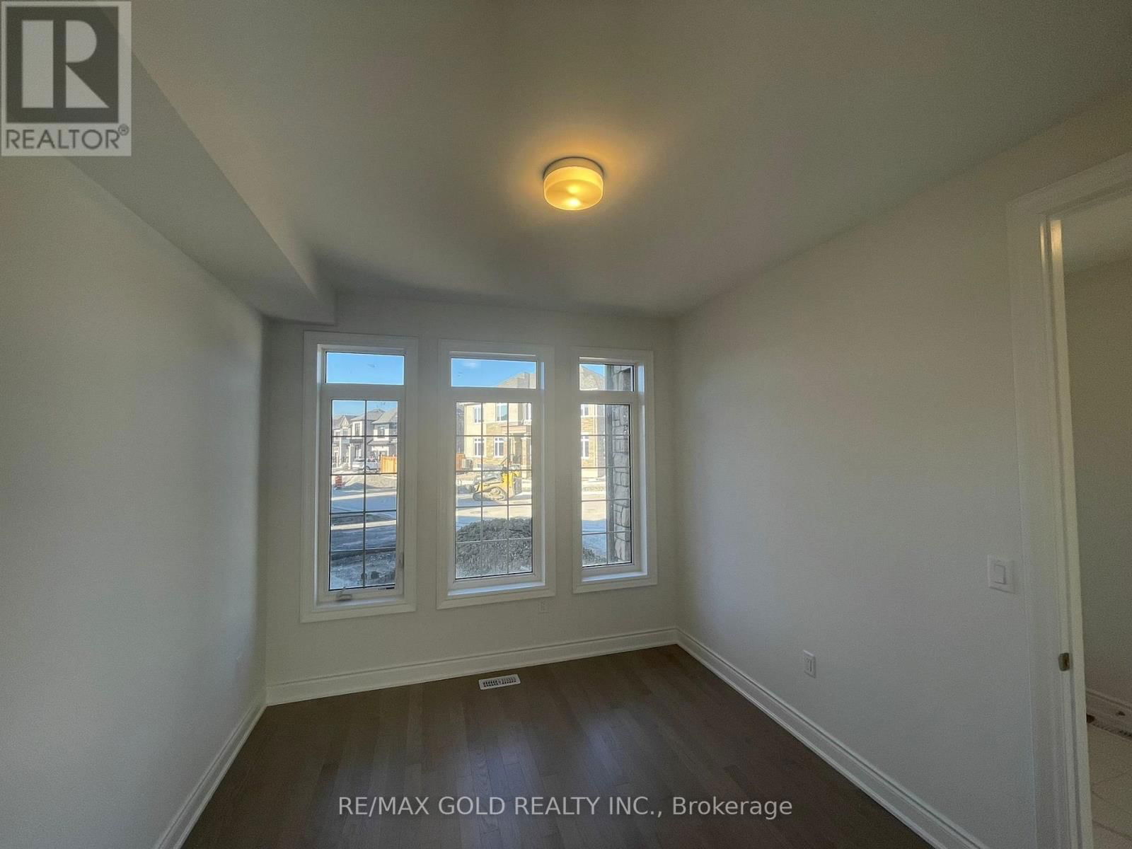 31 DOLOMITE DRIVE Image 8