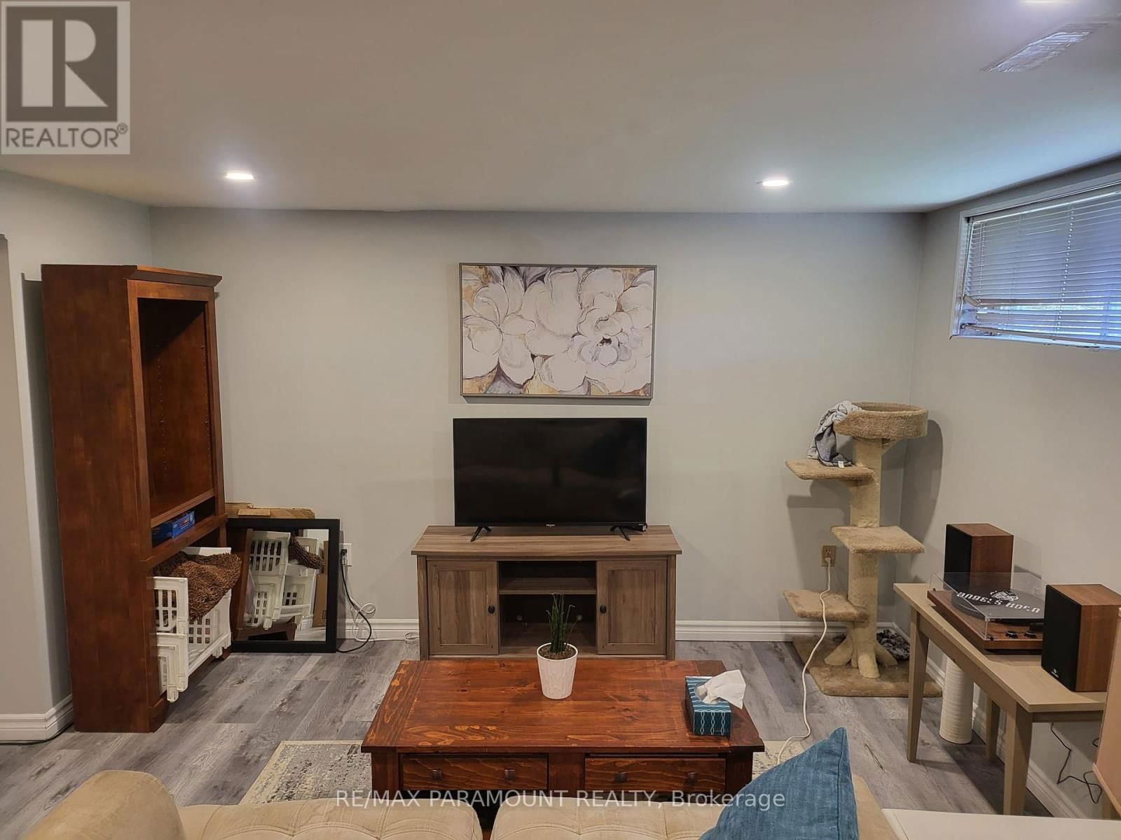 15 LAWRENCE AVENUE Image 10