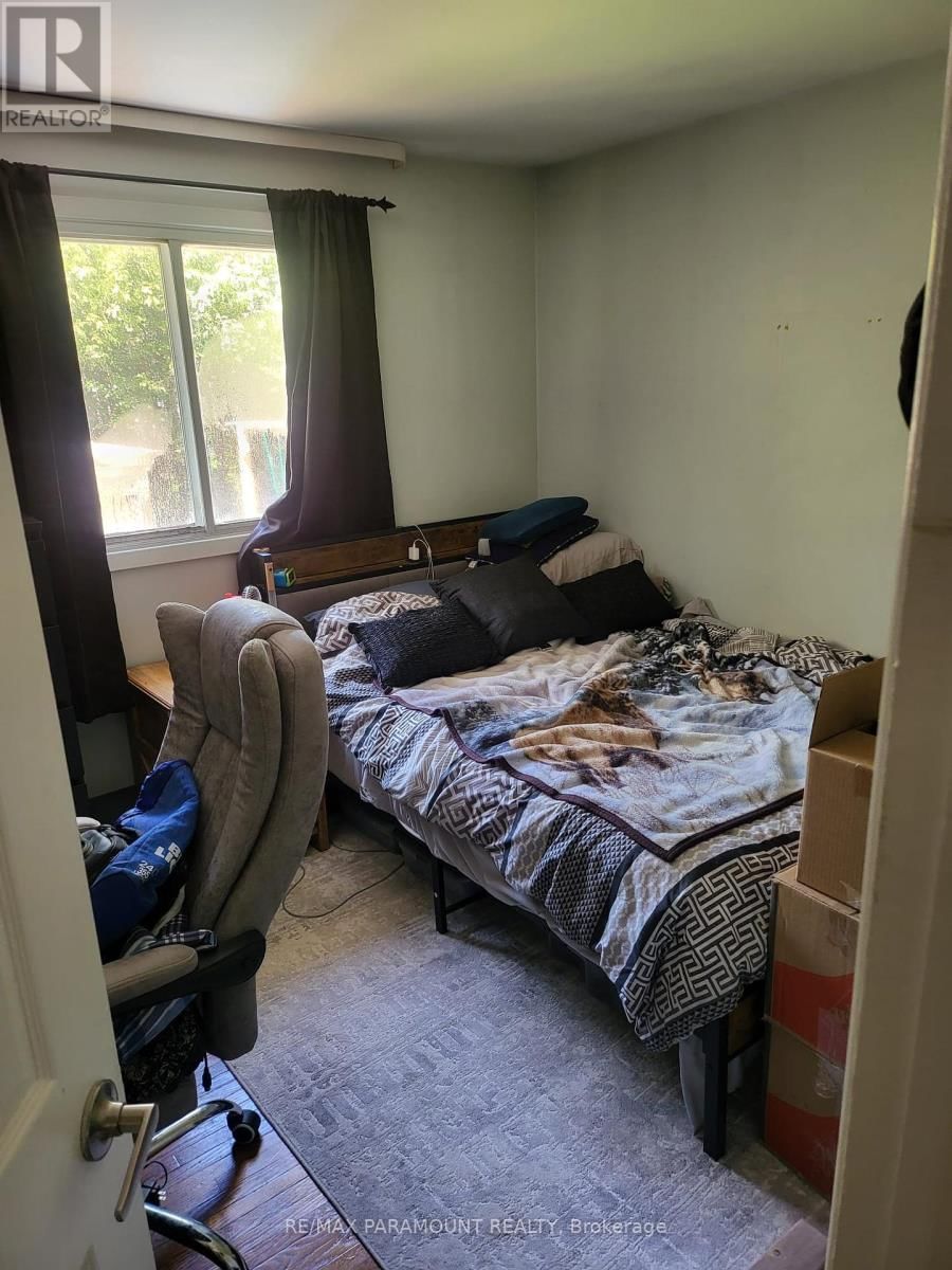 15 LAWRENCE AVENUE Image 13