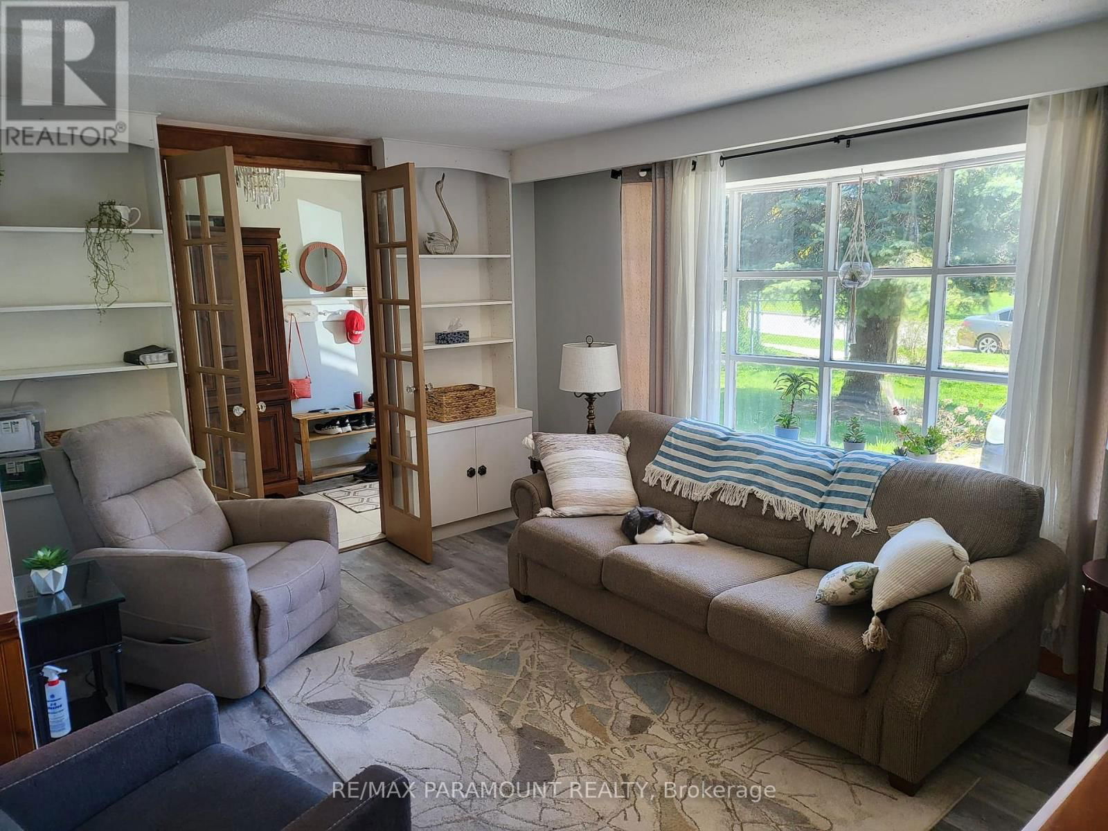 15 LAWRENCE AVENUE Image 8