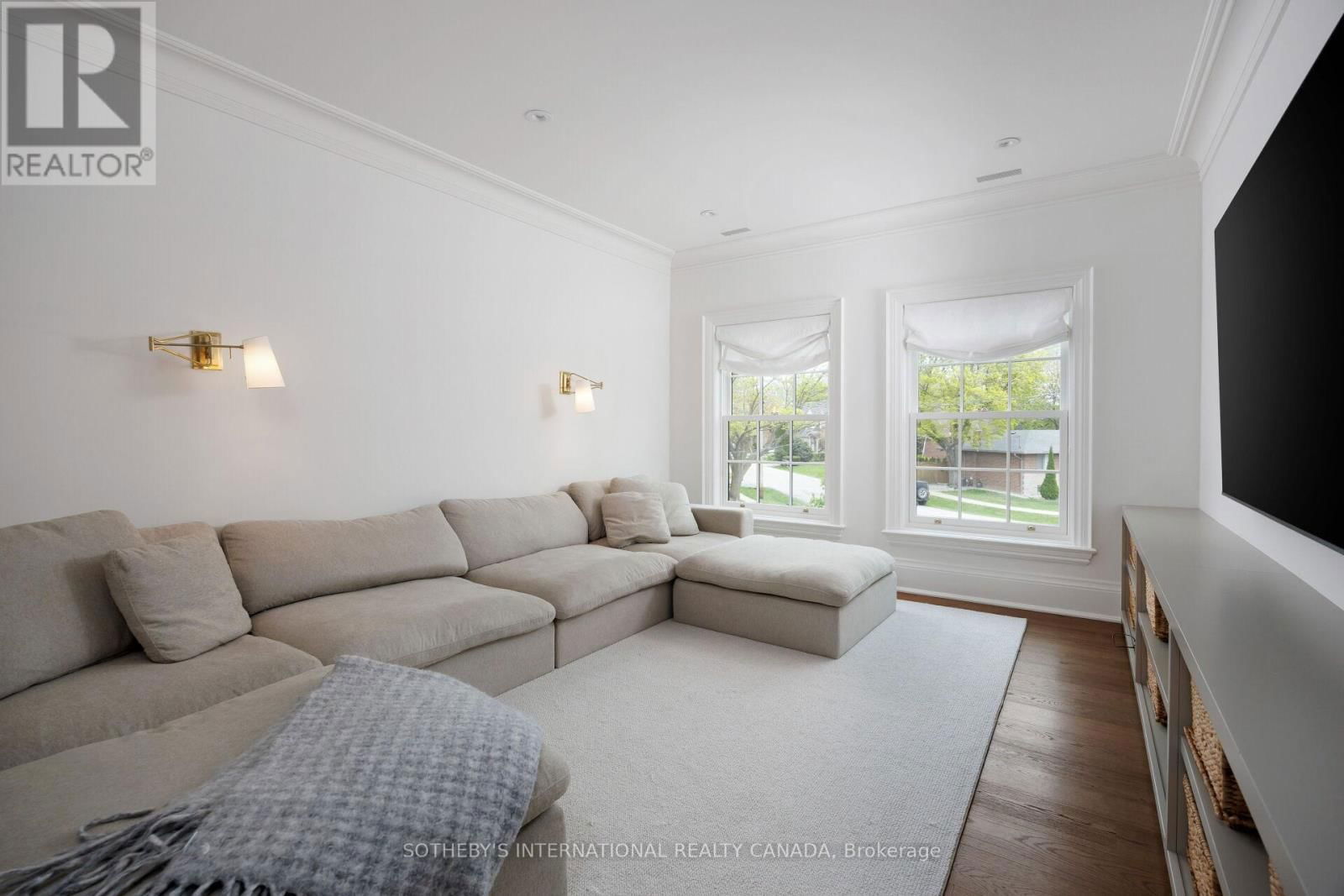 153 PERRY CRESCENT Image 27