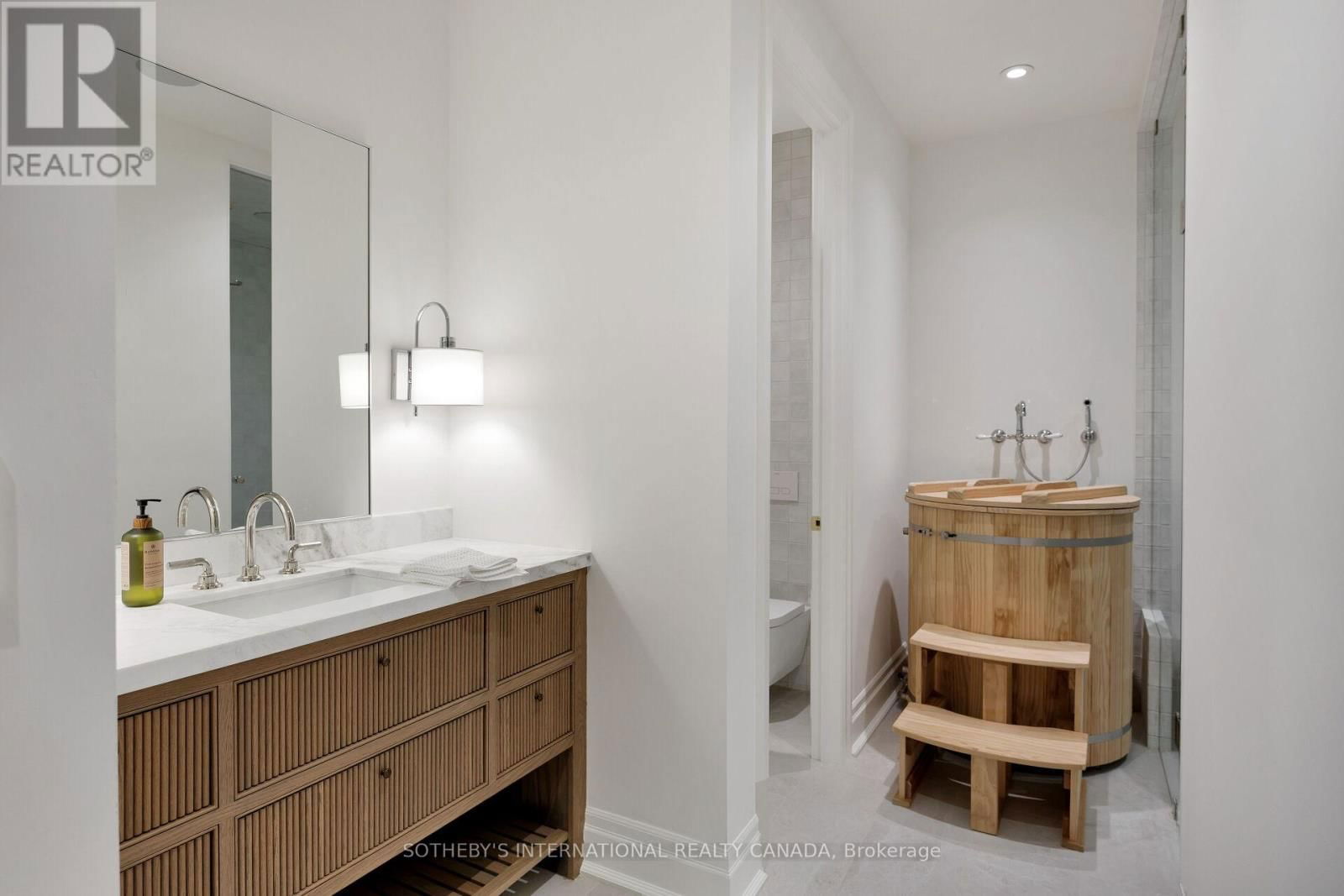 153 PERRY CRESCENT Image 42