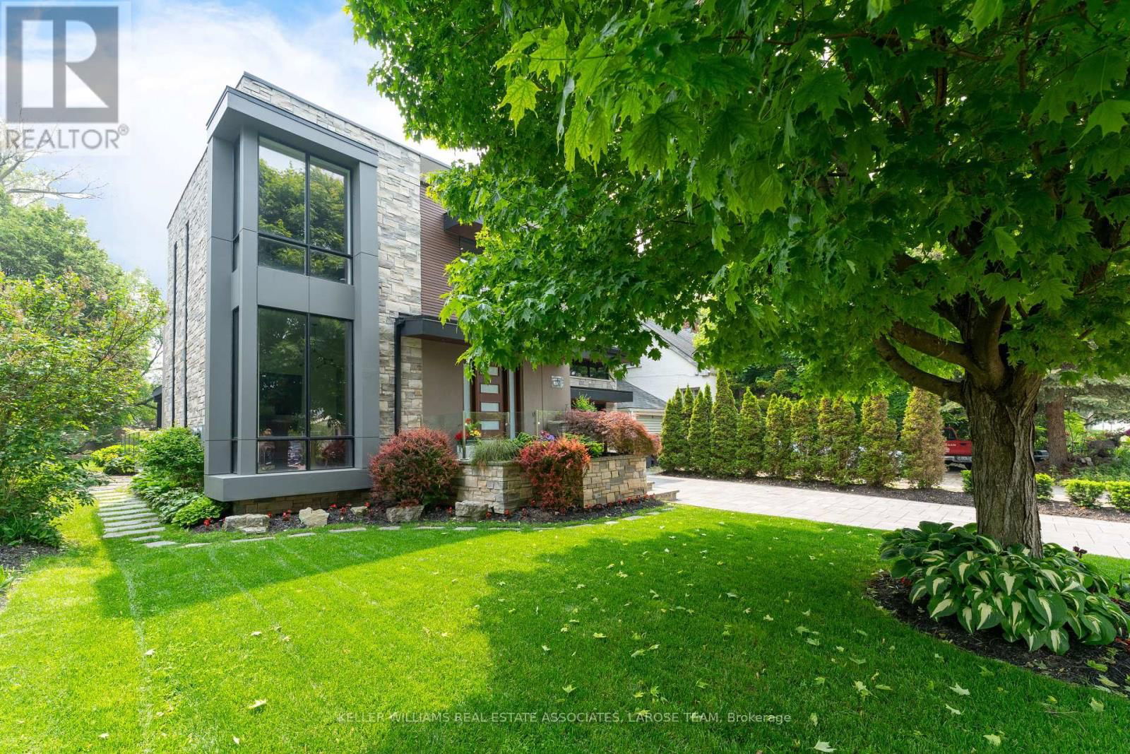 16 MAPLE AVENUE SOUTH Image 3