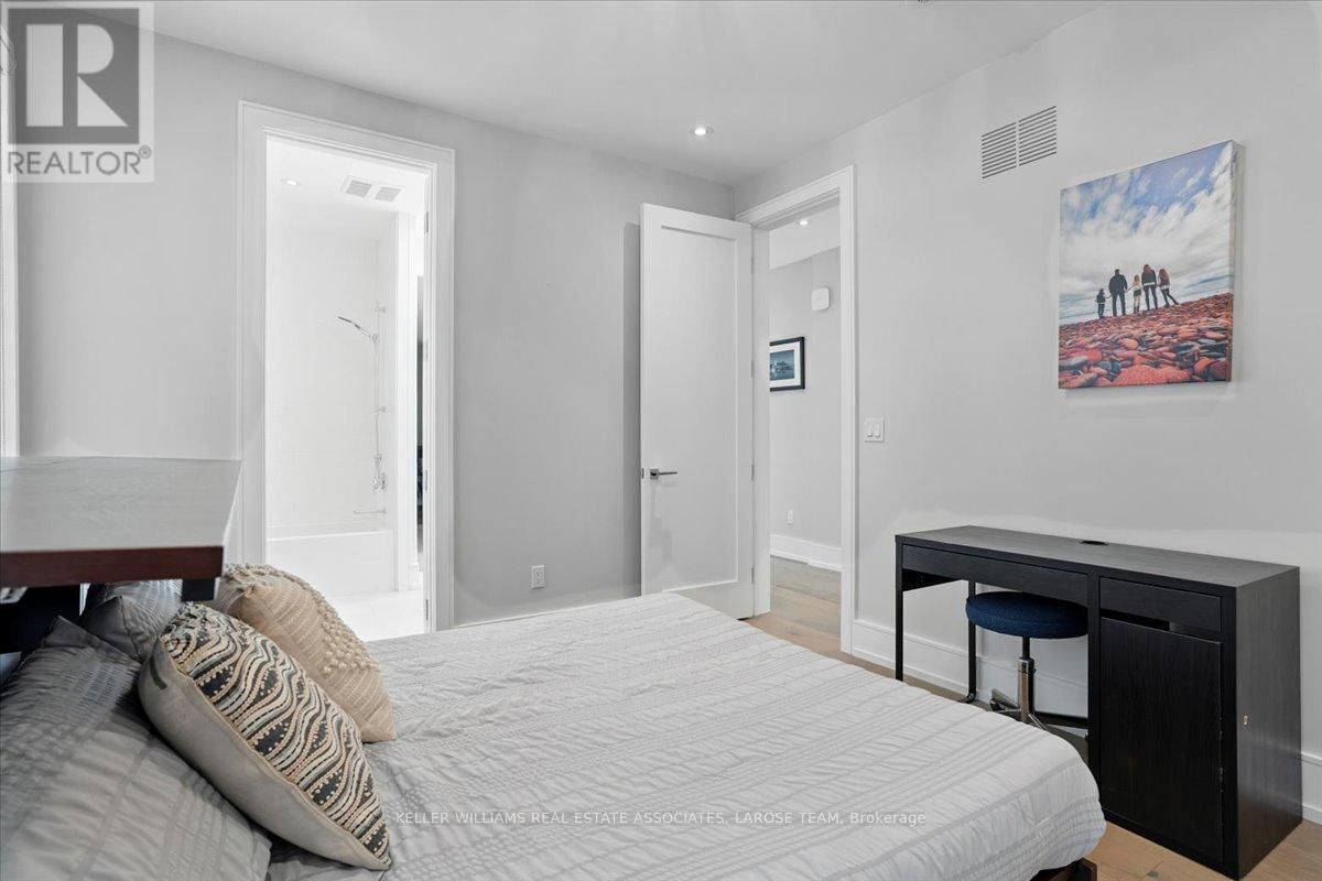 16 MAPLE AVENUE SOUTH Image 39