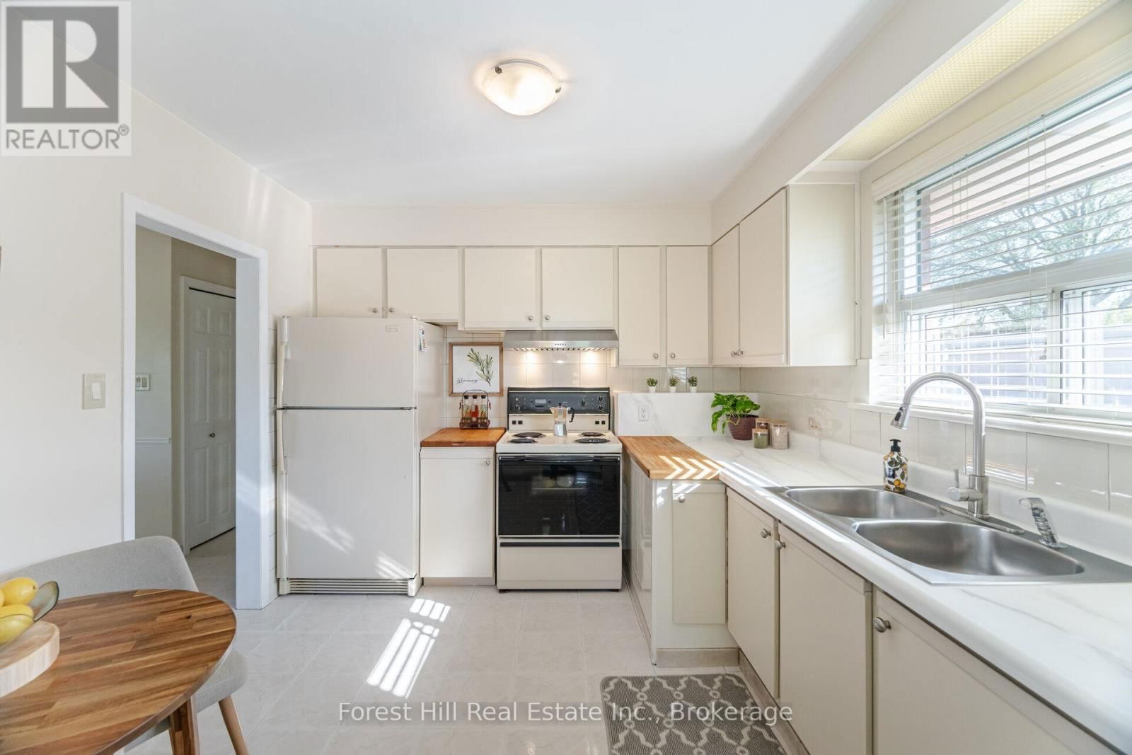 16 BETHWIN PLACE Image 13