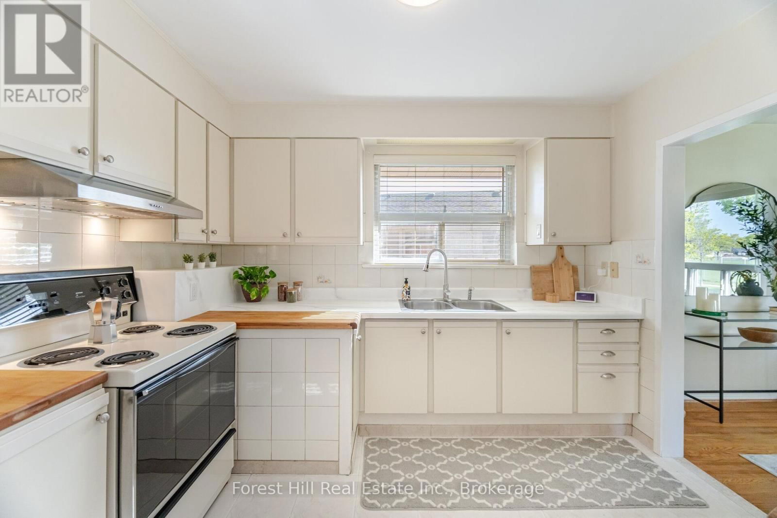16 BETHWIN PLACE Image 14