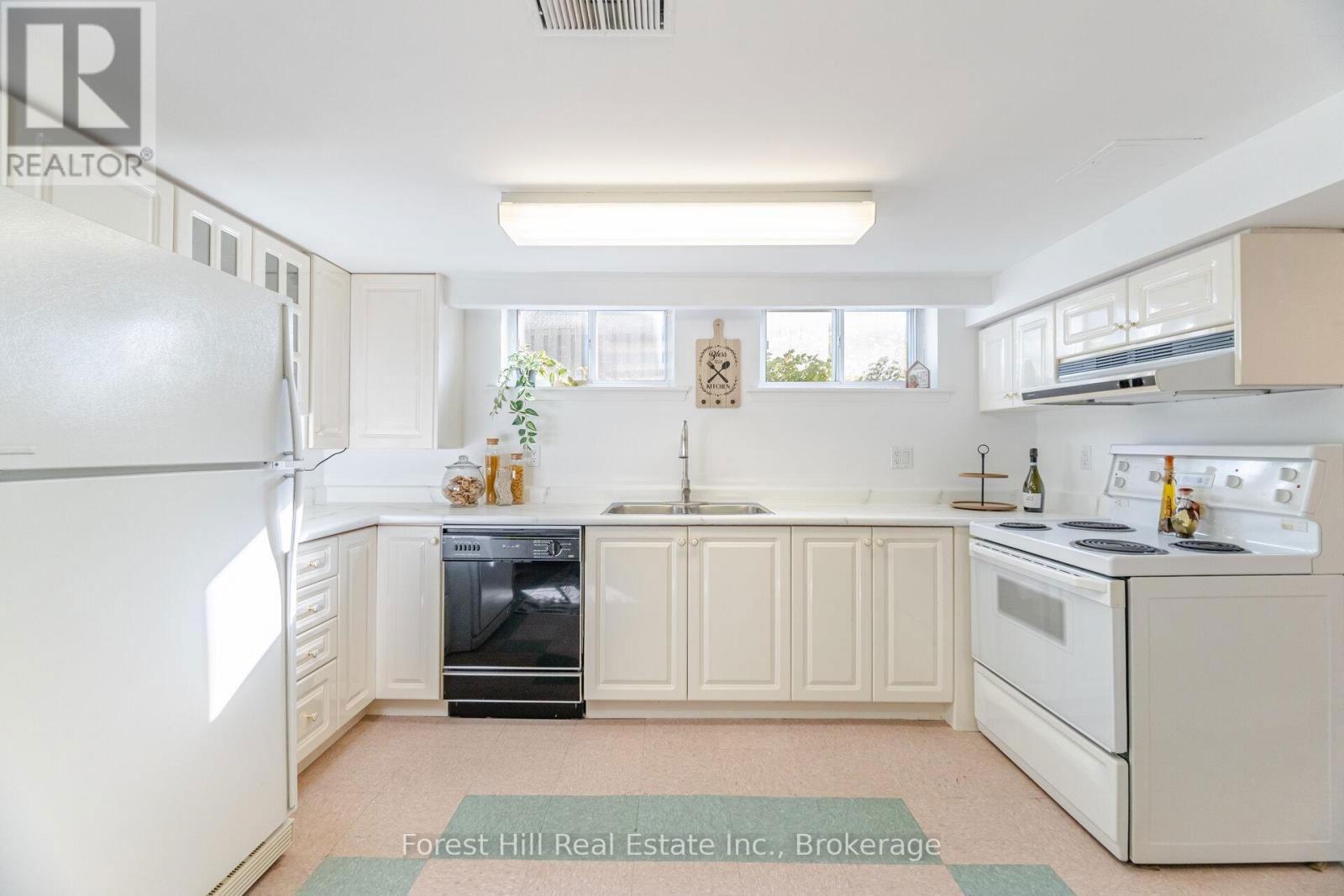 16 BETHWIN PLACE Image 27