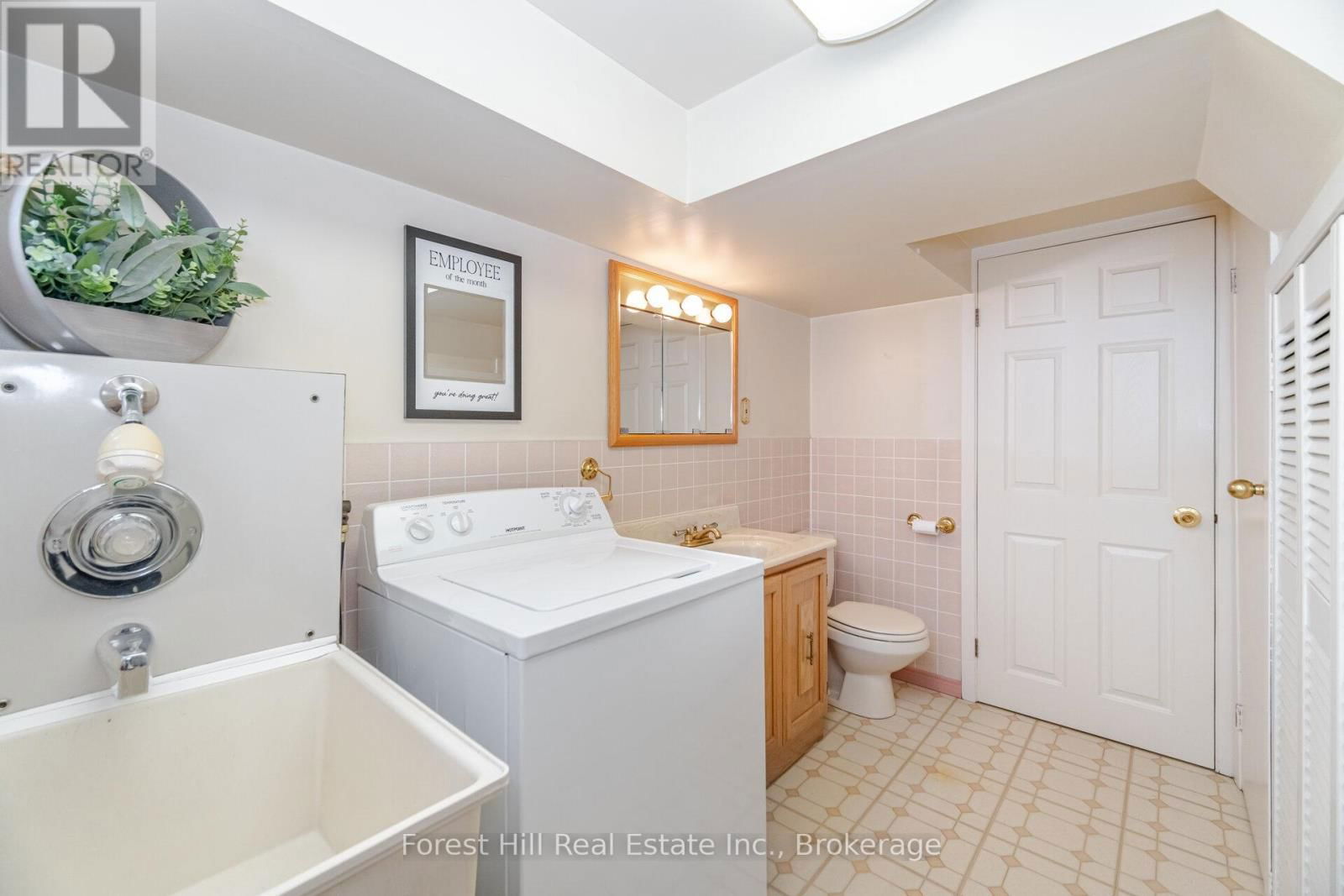 16 BETHWIN PLACE Image 32