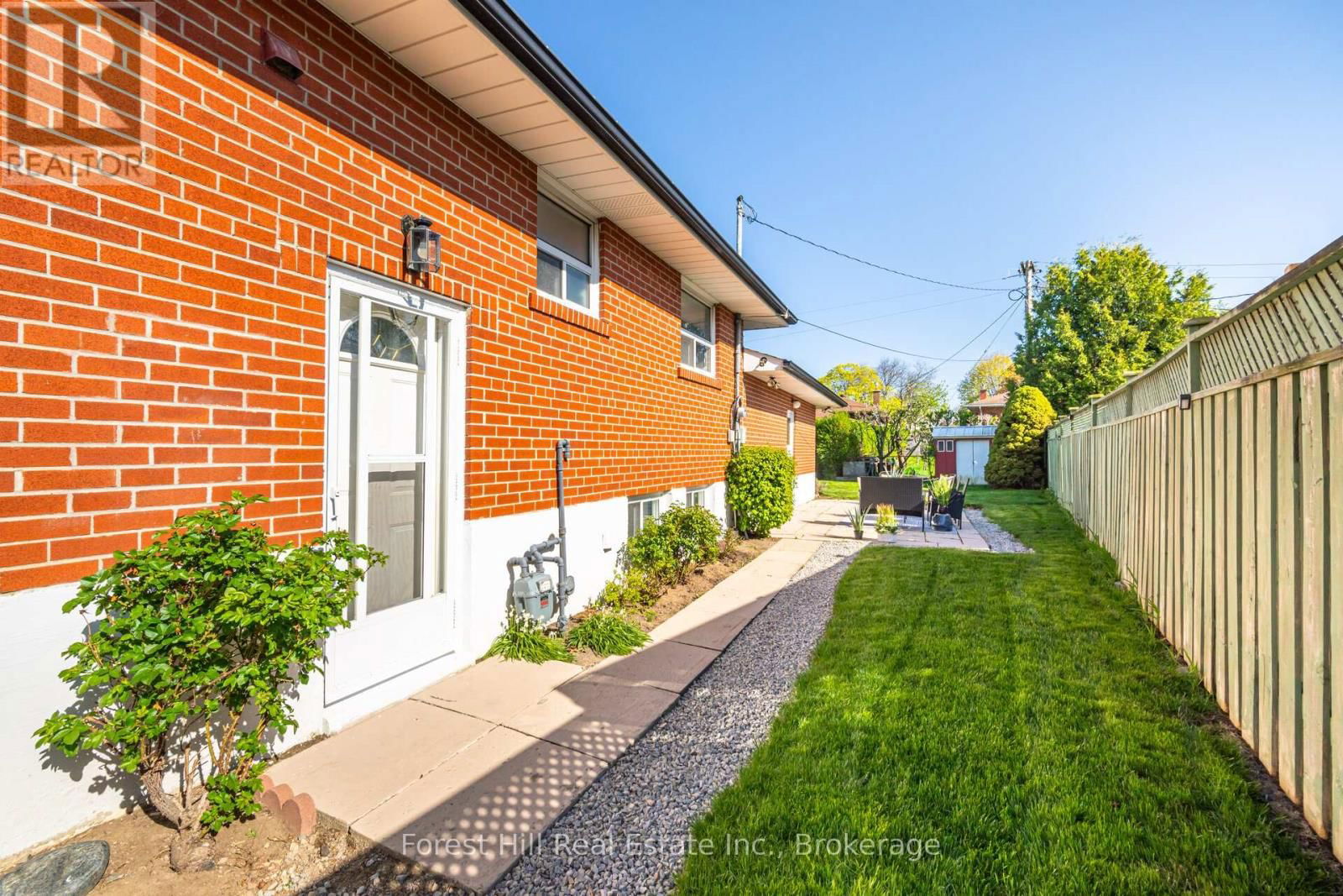 16 BETHWIN PLACE Image 34