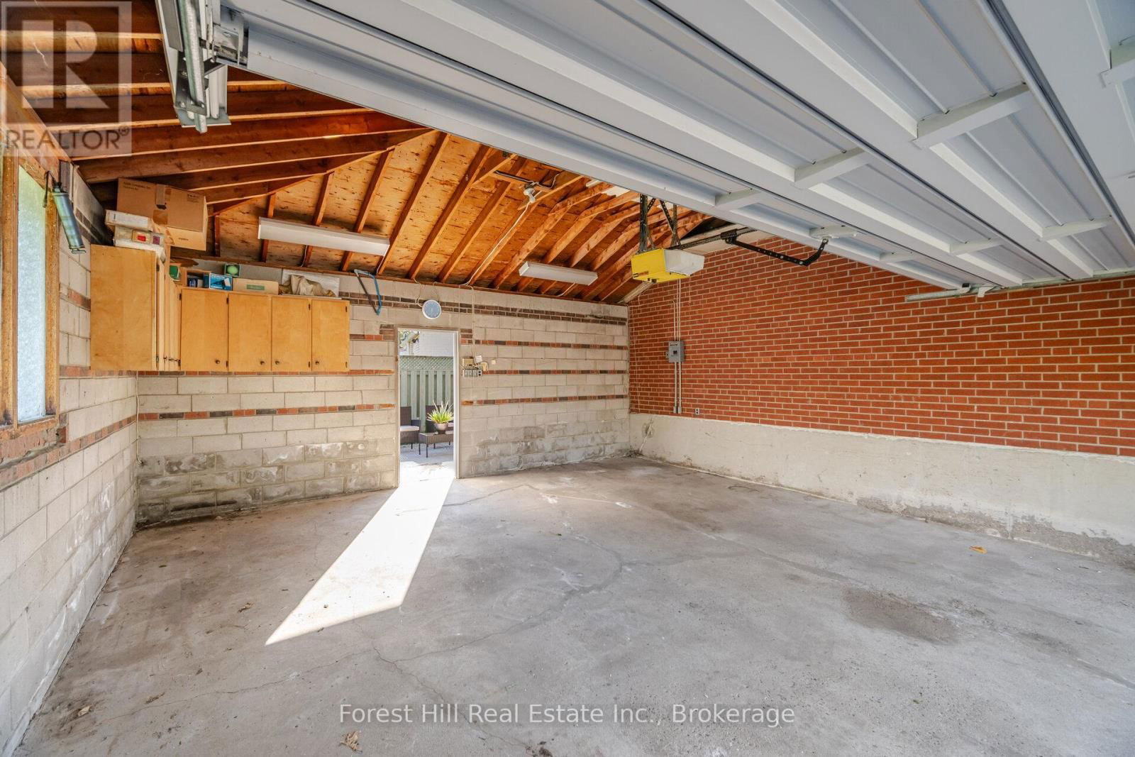 16 BETHWIN PLACE Image 36