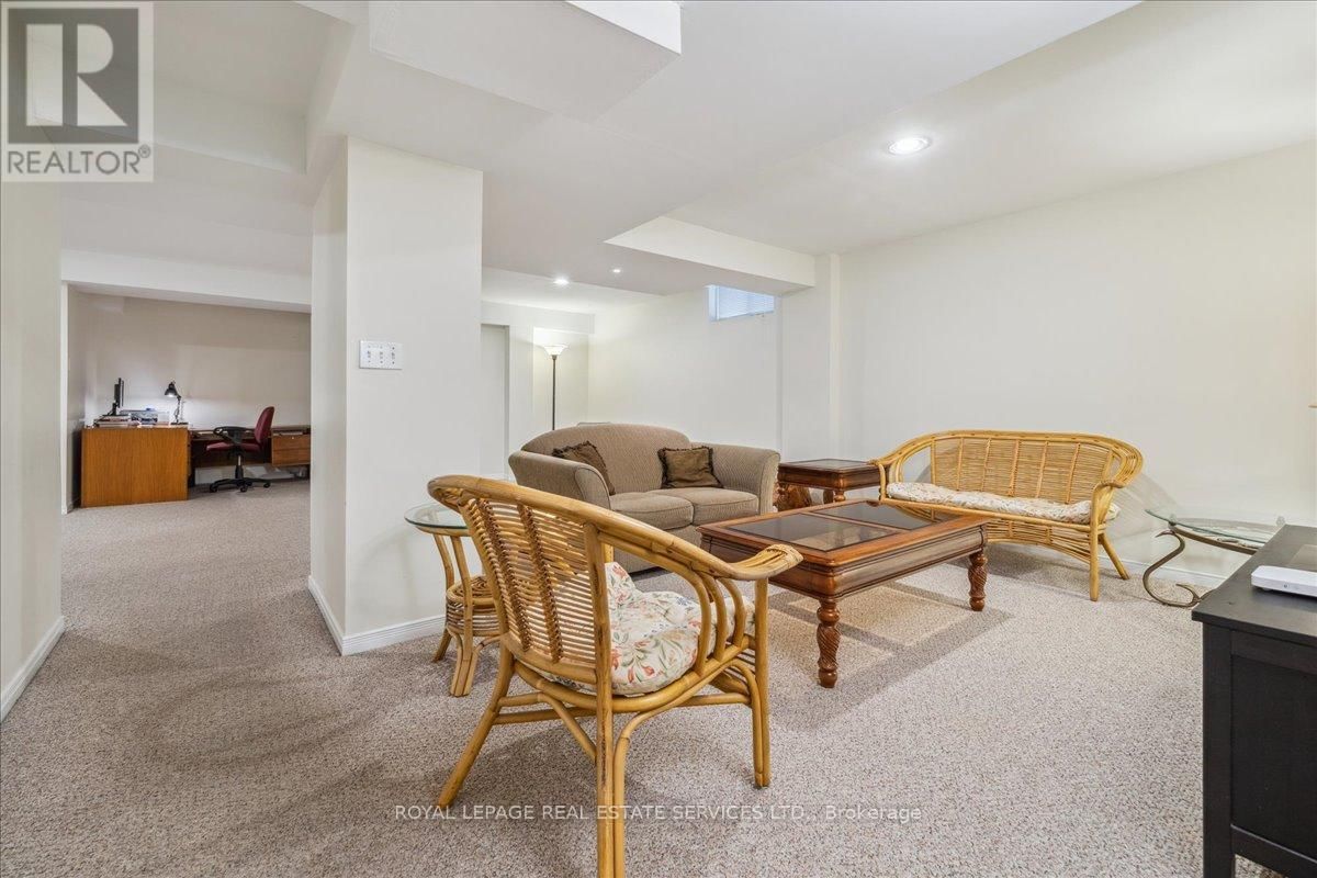 2317 CARPENTERS CIRCLE Image 35