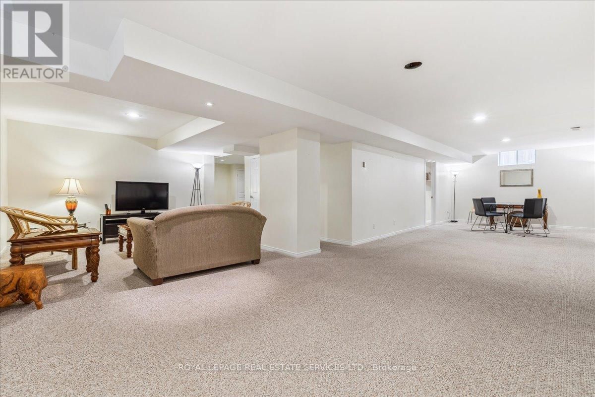 2317 CARPENTERS CIRCLE Image 36