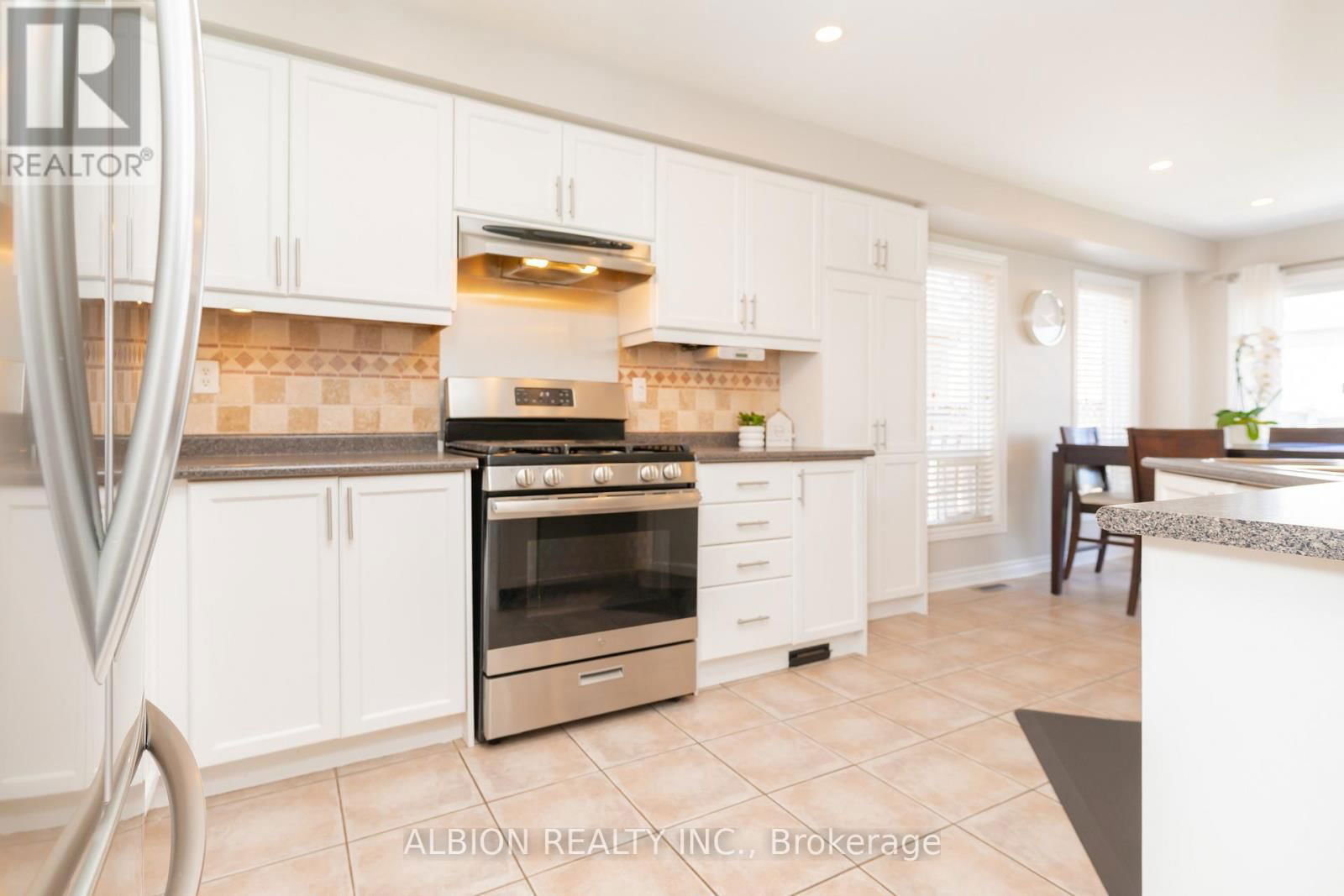 40 EMILY CARR CRESCENT Image 10
