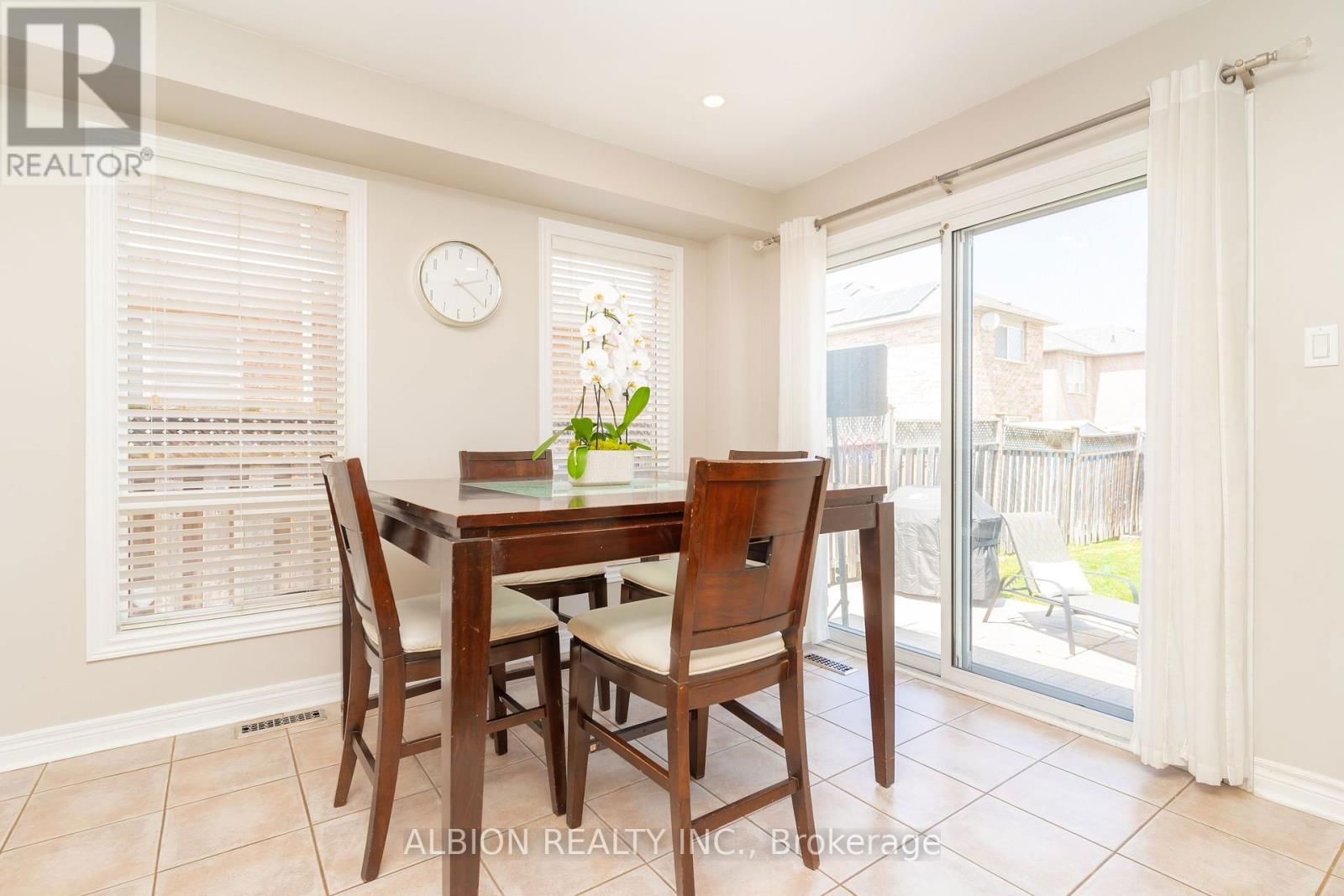 40 EMILY CARR CRESCENT Image 15