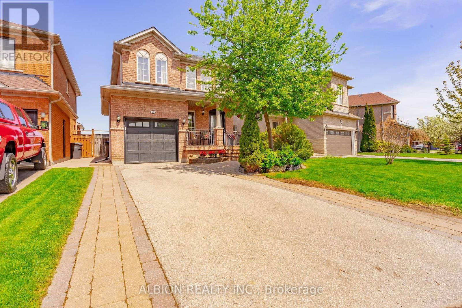40 EMILY CARR CRESCENT Image 2