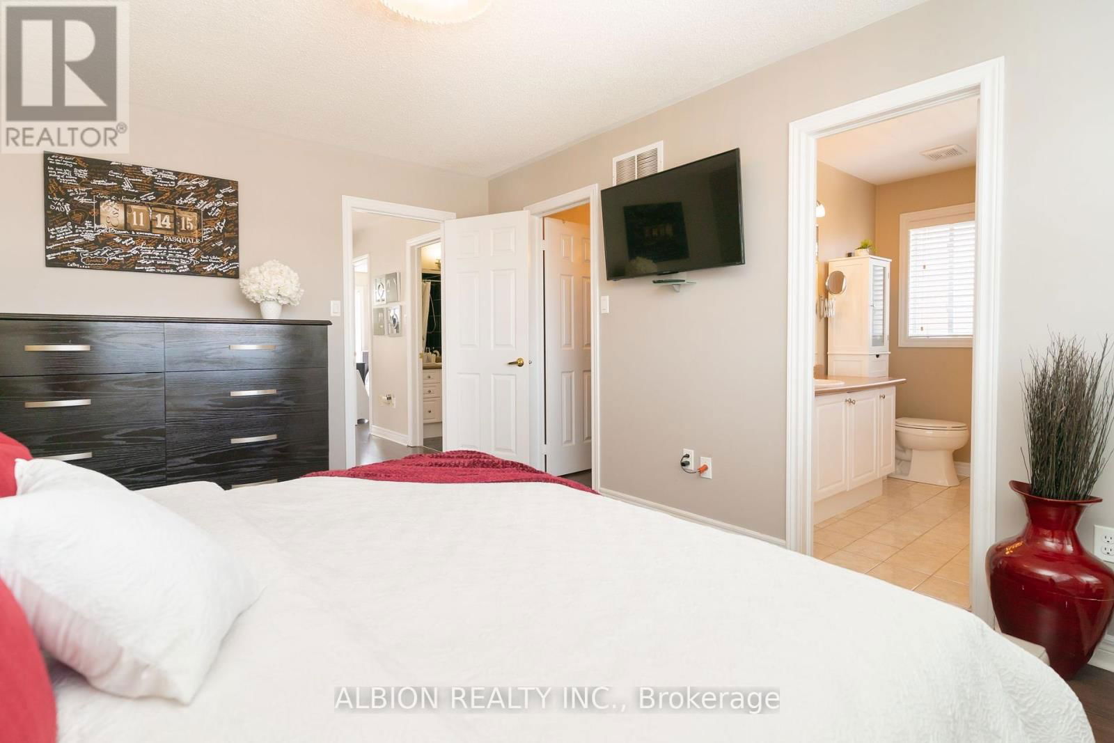 40 EMILY CARR CRESCENT Image 21