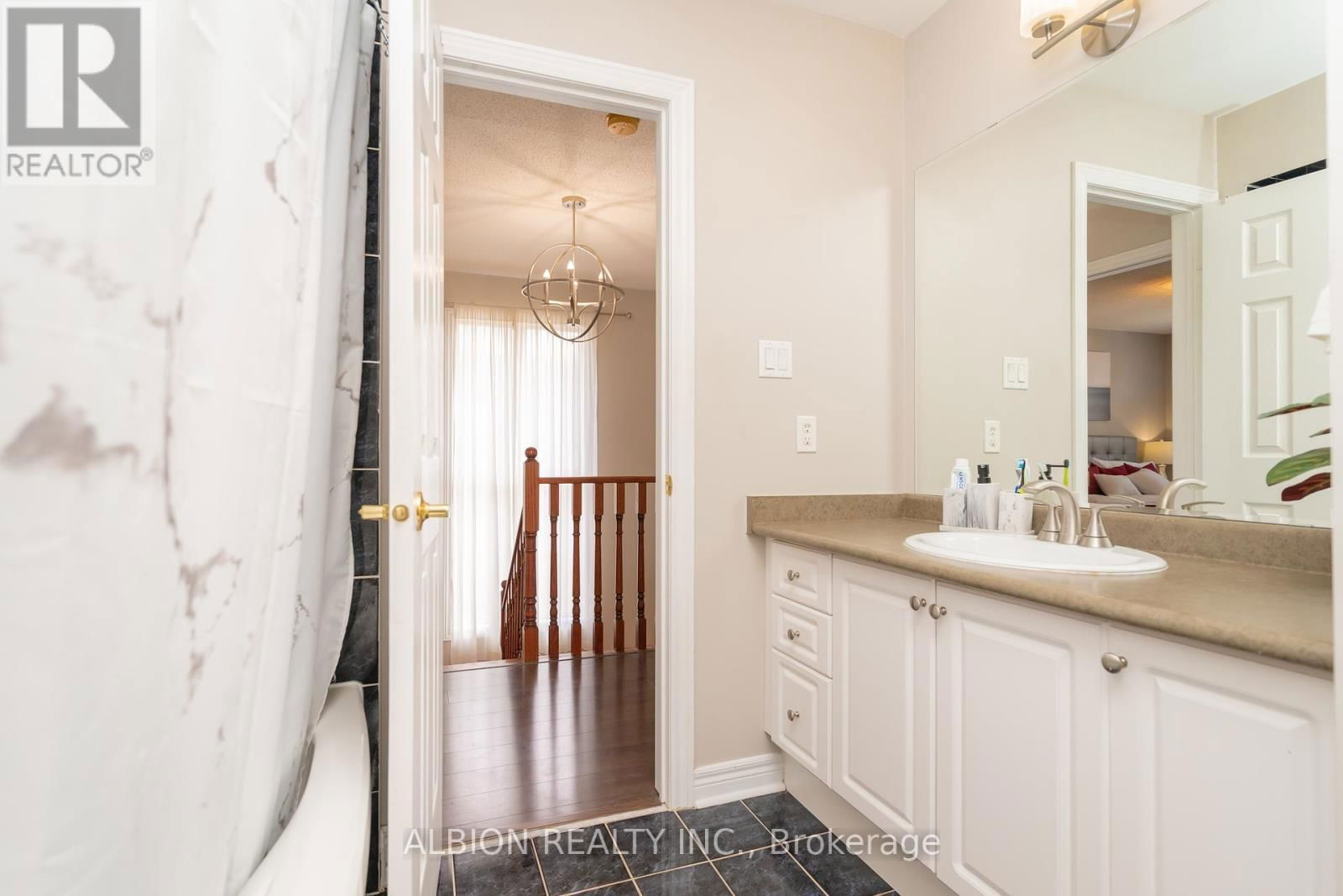 40 EMILY CARR CRESCENT Image 27